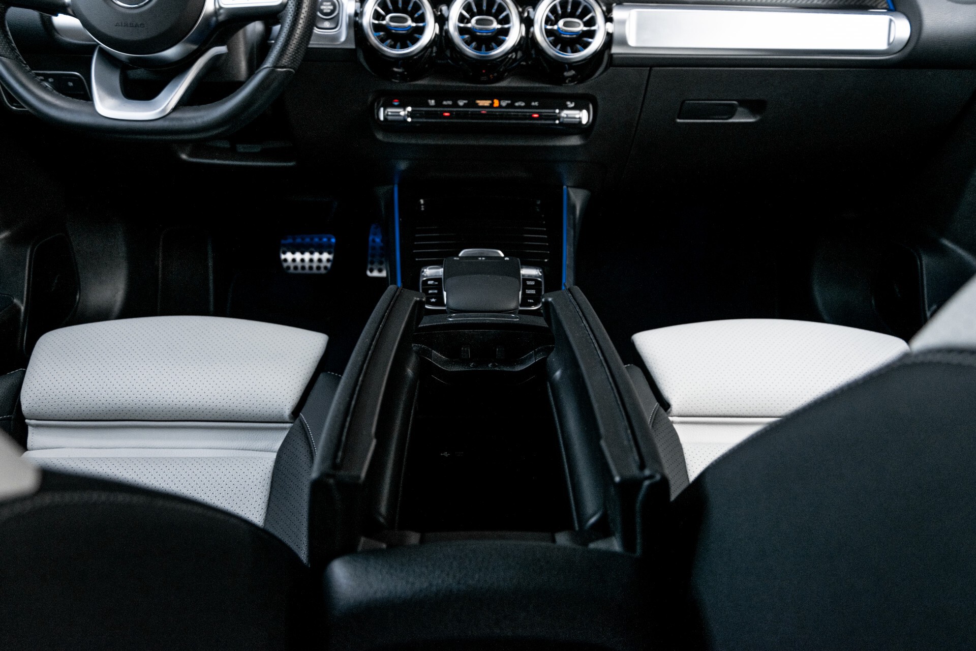 Mercedes-Benz GLB 250 4-M AMG Night/Distronic/Keyless/Mem/Geventileerde stoelen/Burmester/Pano Aut8 Foto 45