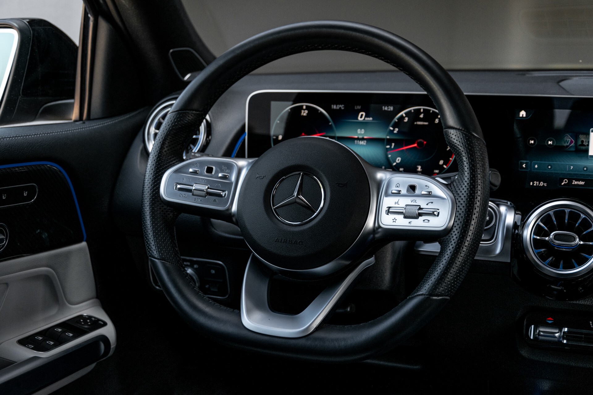 Mercedes-Benz GLB 250 4-M AMG Night/Distronic/Keyless/Mem/Geventileerde stoelen/Burmester/Pano Aut8 Foto 7