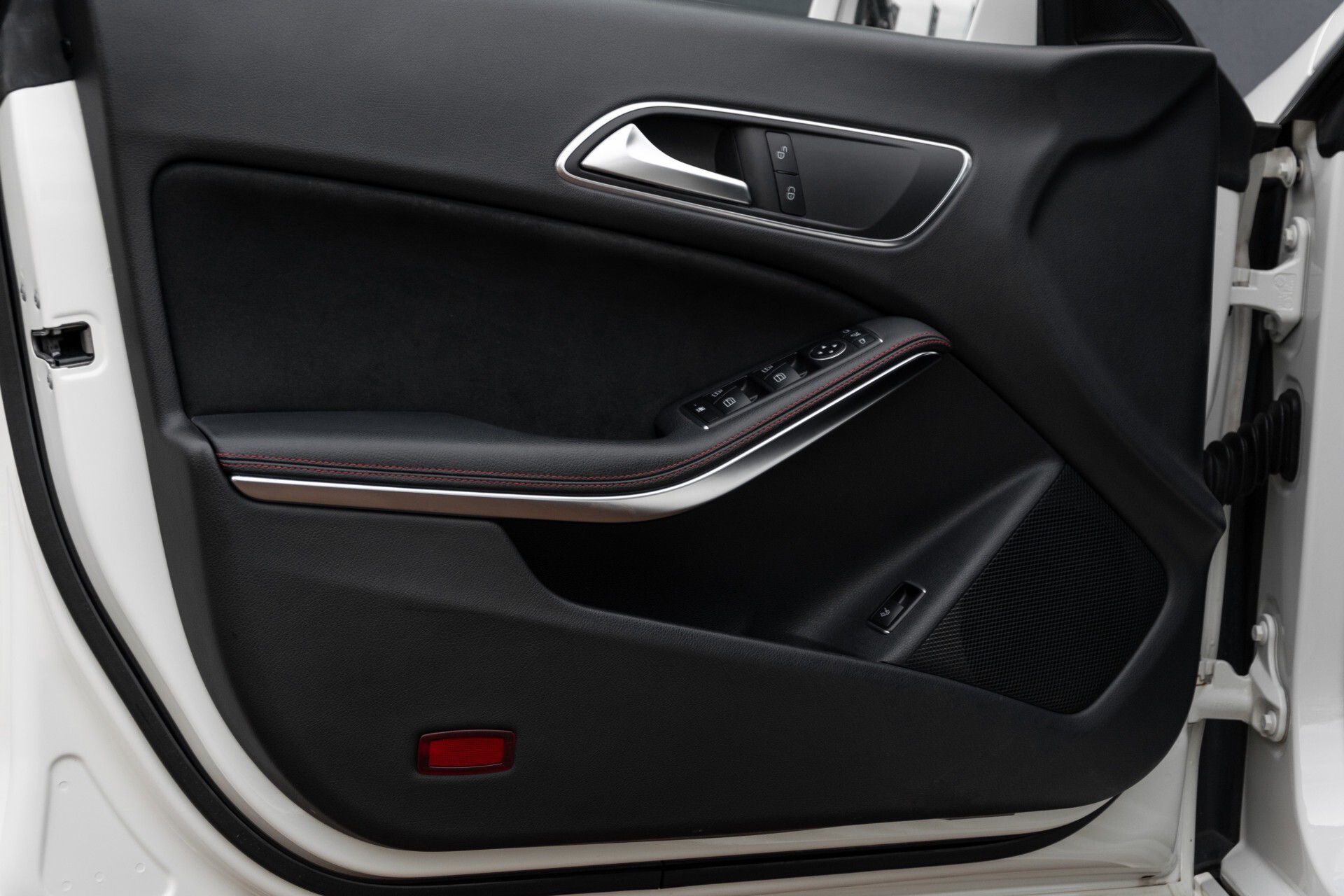 Mercedes-Benz CLA-Klasse 180 AMG Bi-xenon/Verw-stoelen/Navi/Trekhaak Aut7 Foto 17