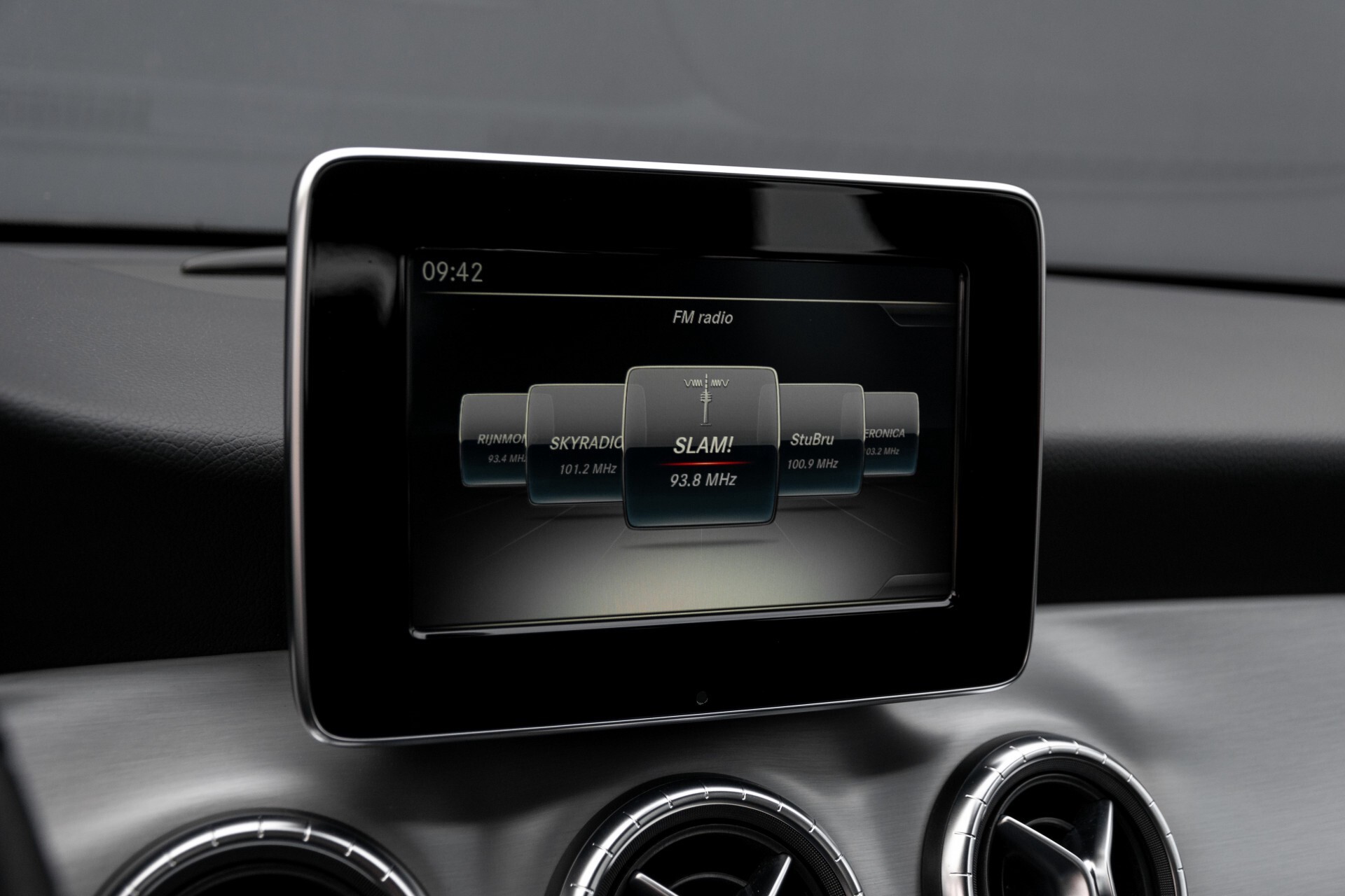 Mercedes-Benz CLA-Klasse 180 AMG Bi-xenon/Verw-stoelen/Navi/Trekhaak Aut7 Foto 18