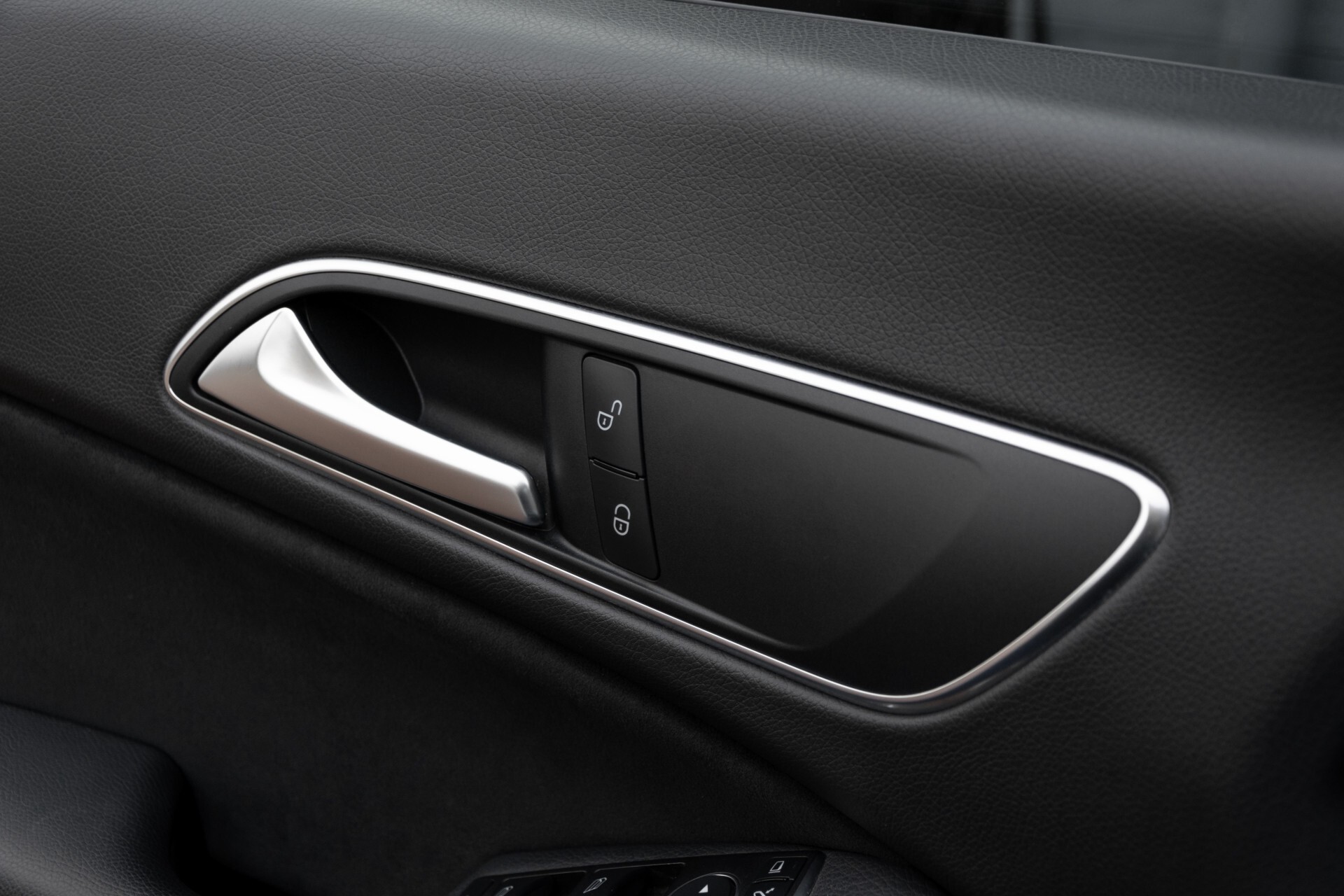 Mercedes-Benz CLA-Klasse 180 AMG Bi-xenon/Verw-stoelen/Navi/Trekhaak Aut7 Foto 23