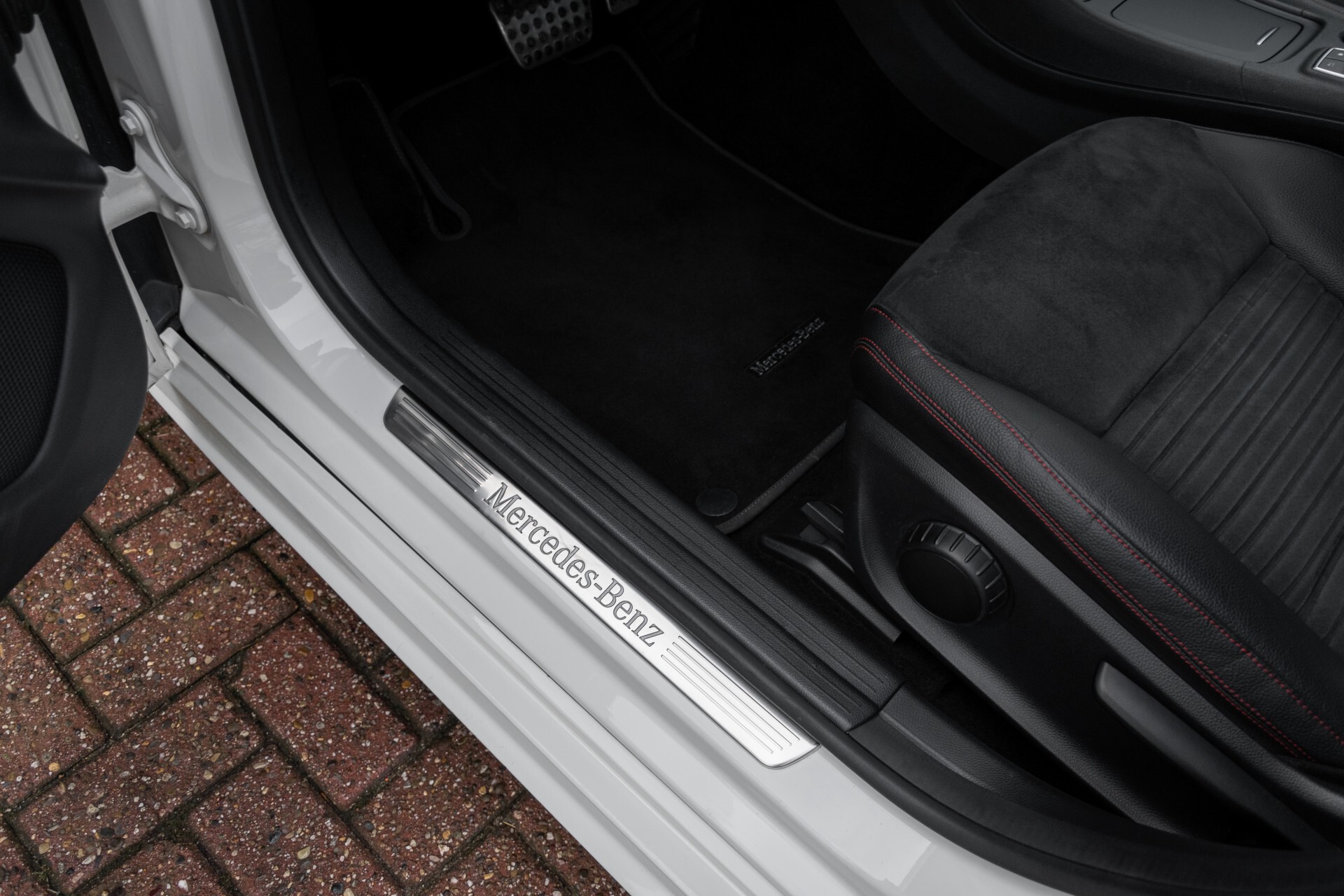 Mercedes-Benz CLA-Klasse 180 AMG Bi-xenon/Verw-stoelen/Navi/Trekhaak Aut7 Foto 29