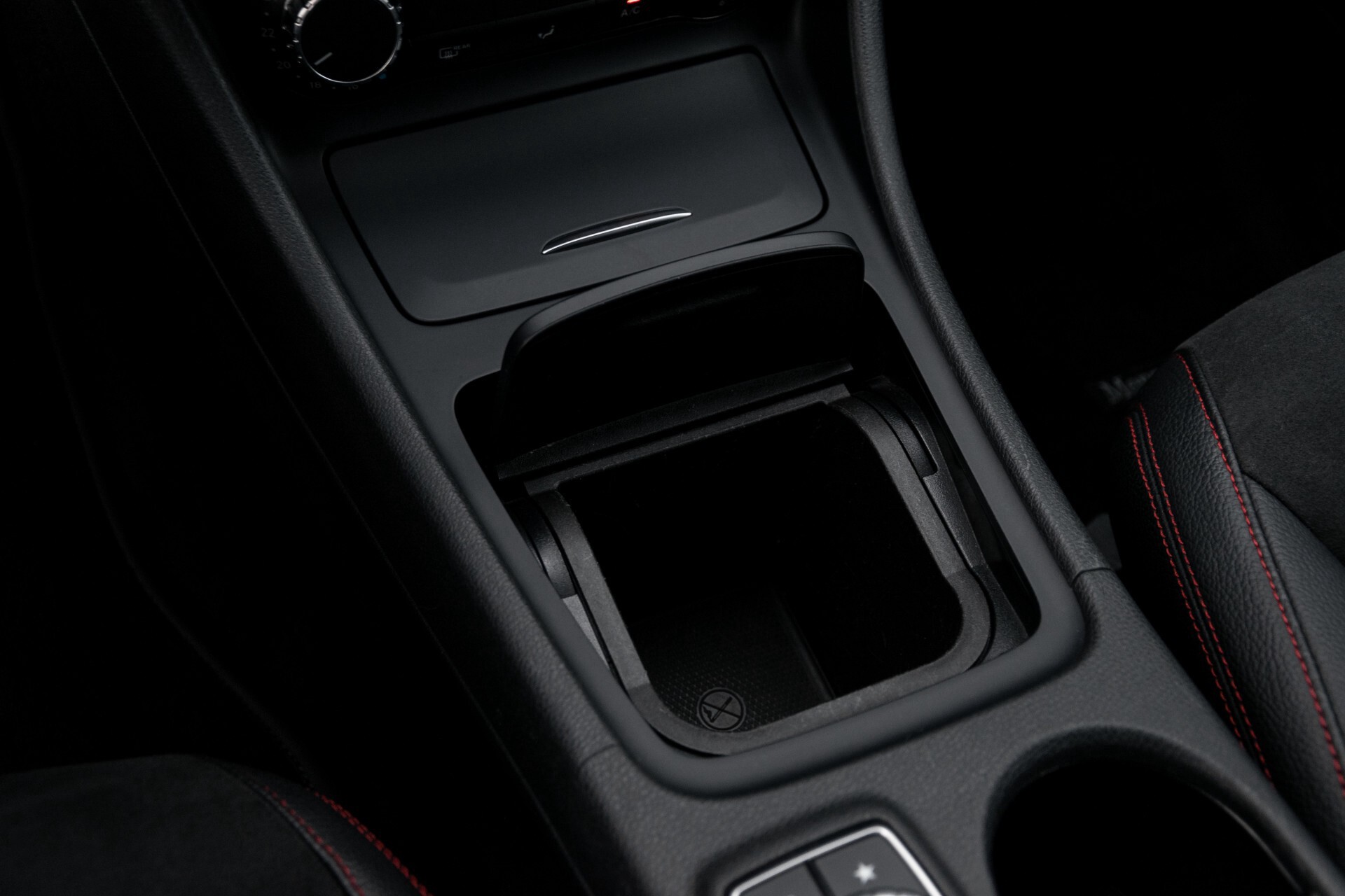 Mercedes-Benz CLA-Klasse 180 AMG Bi-xenon/Verw-stoelen/Navi/Trekhaak Aut7 Foto 34