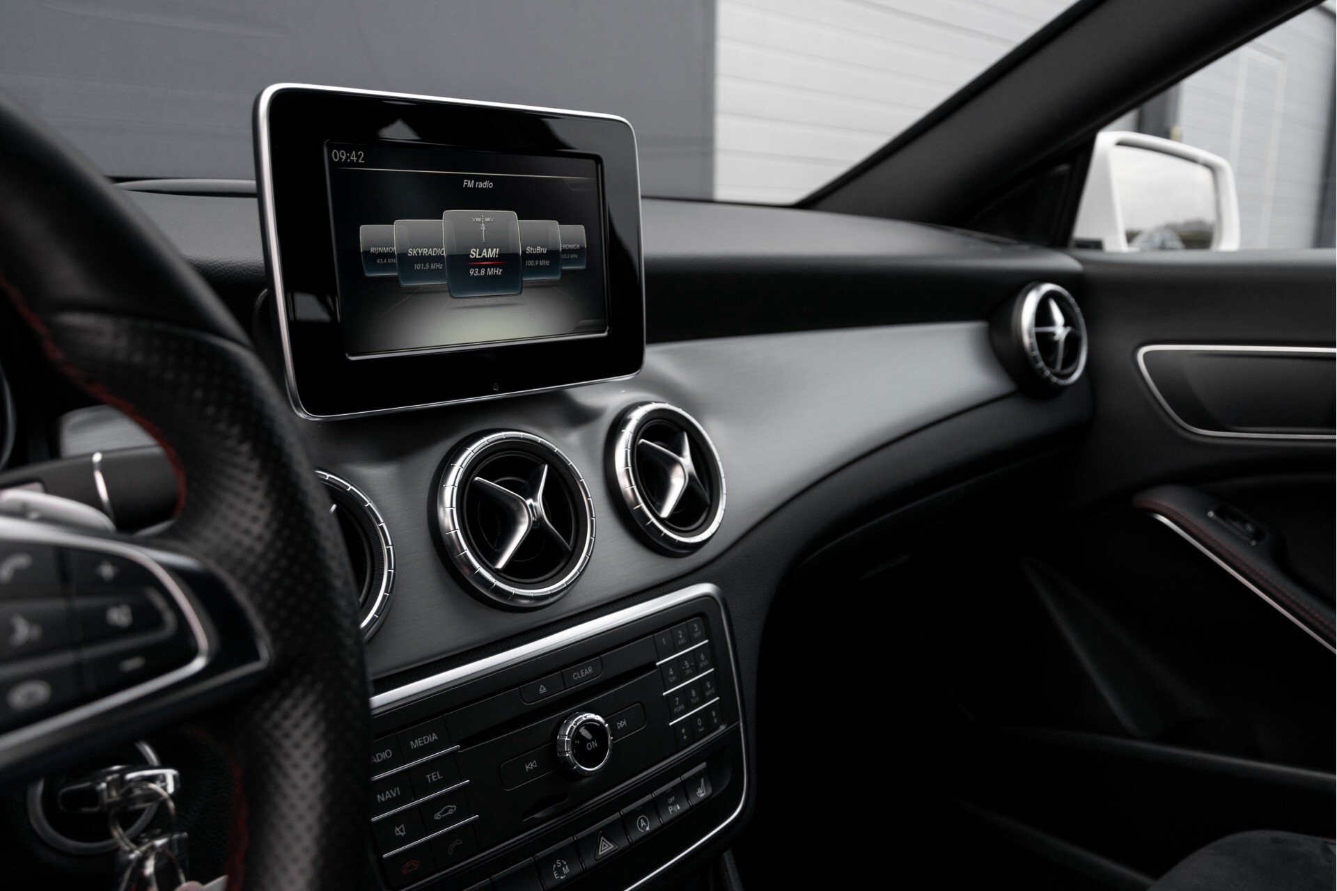 Mercedes-Benz CLA-Klasse 180 AMG Bi-xenon/Verw-stoelen/Navi/Trekhaak Aut7 Foto 35