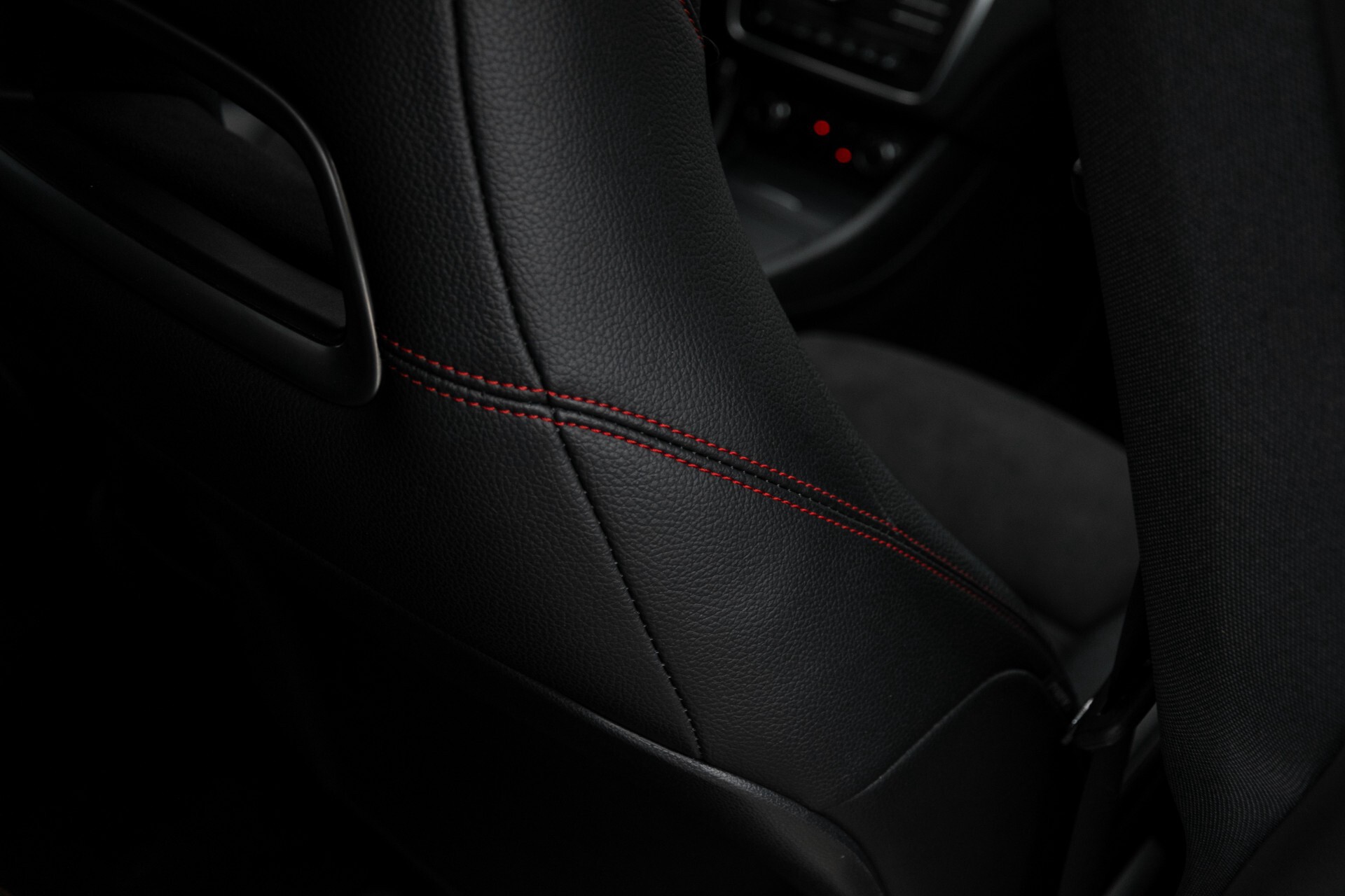 Mercedes-Benz CLA-Klasse 180 AMG Bi-xenon/Verw-stoelen/Navi/Trekhaak Aut7 Foto 39