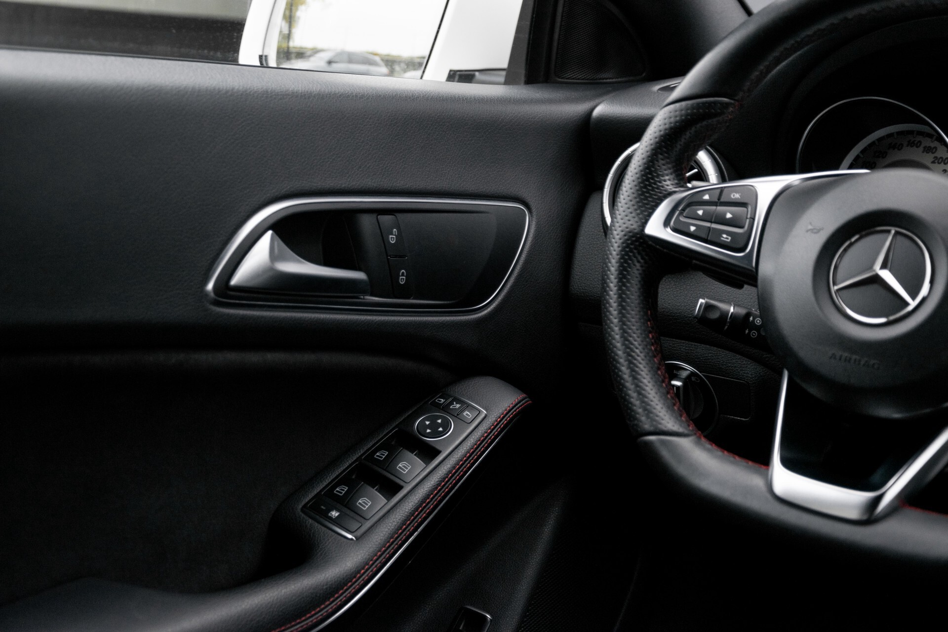 Mercedes-Benz CLA-Klasse 180 AMG Bi-xenon/Verw-stoelen/Navi/Trekhaak Aut7 Foto 43