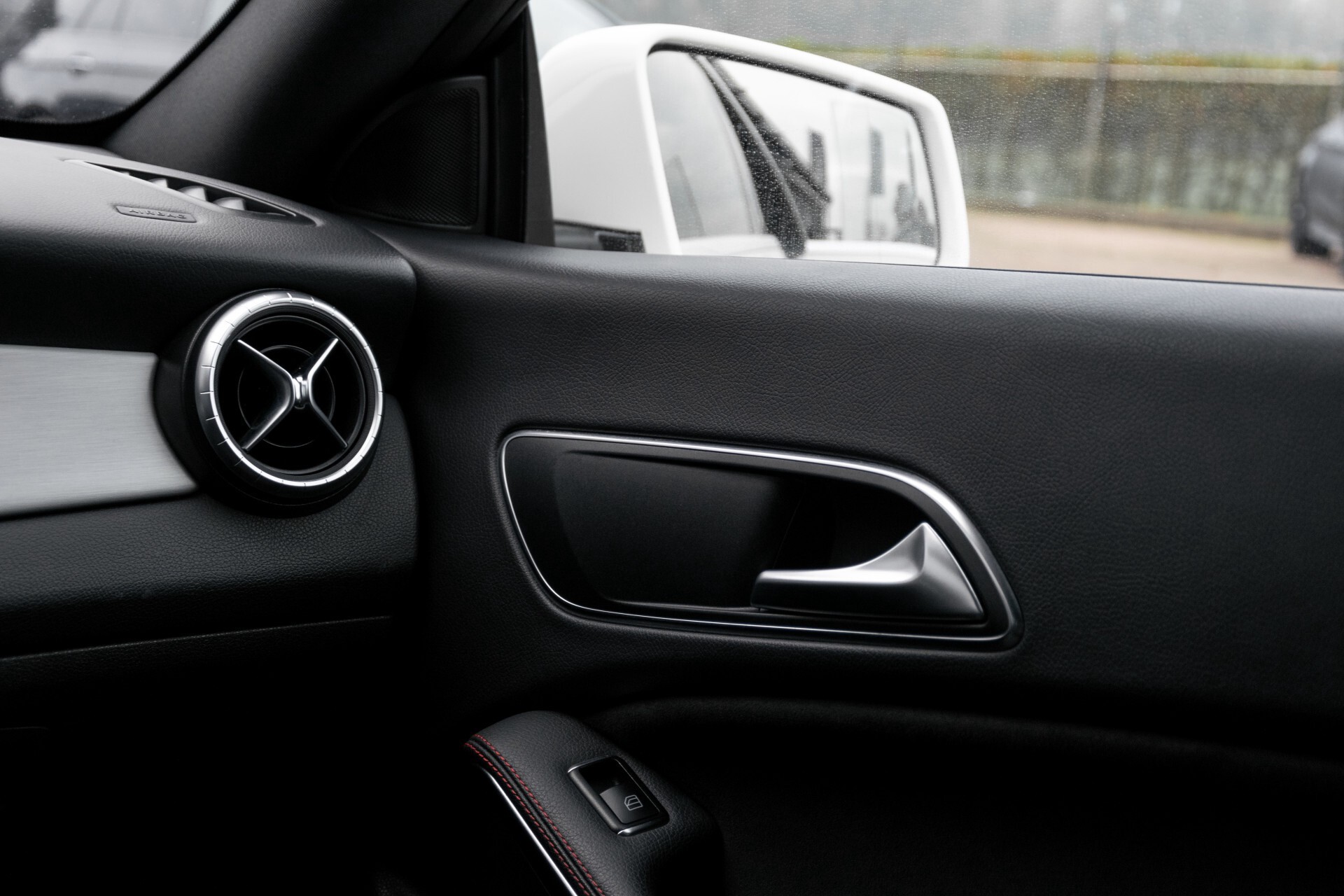 Mercedes-Benz CLA-Klasse 180 AMG Bi-xenon/Verw-stoelen/Navi/Trekhaak Aut7 Foto 44