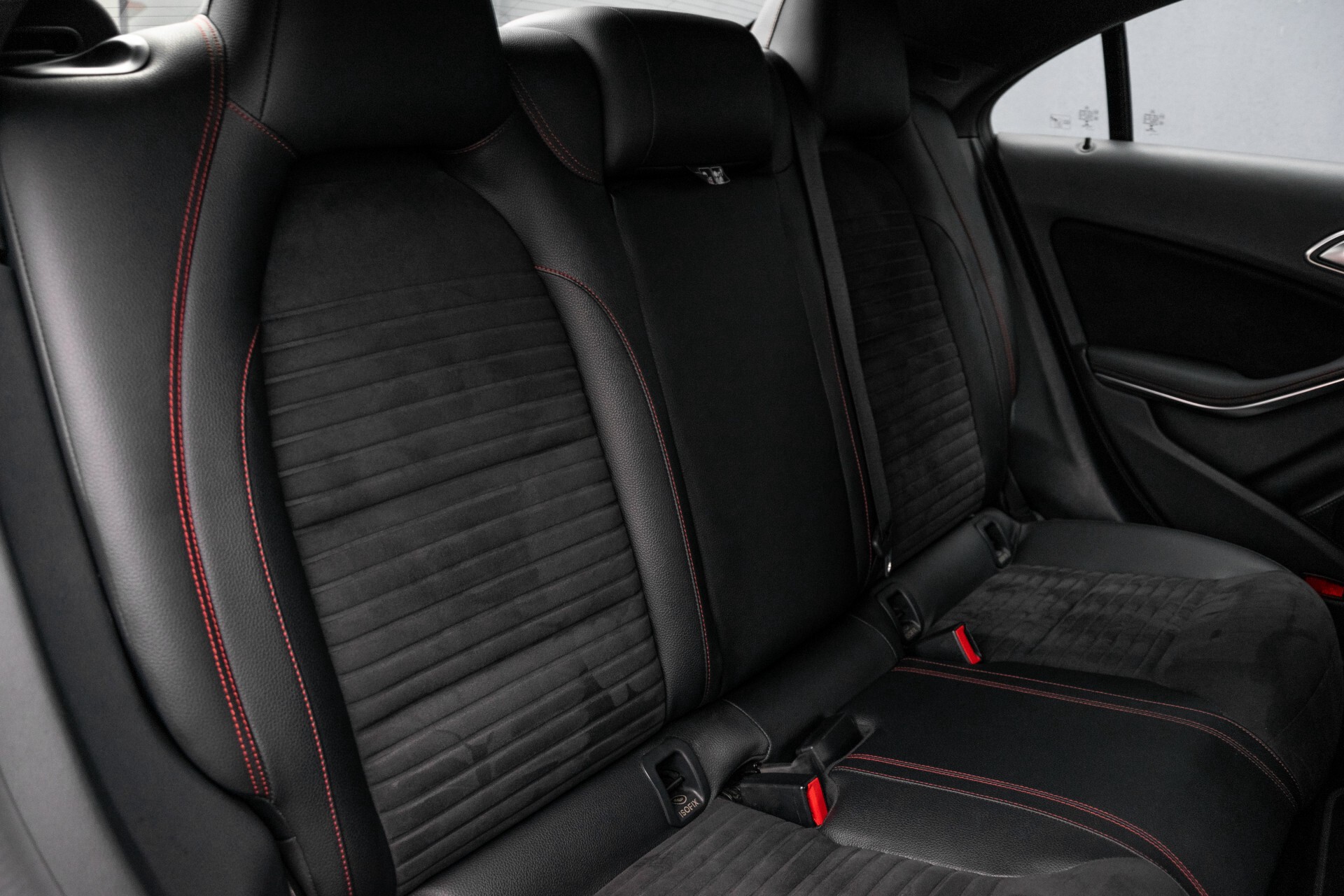 Mercedes-Benz CLA-Klasse 180 AMG Bi-xenon/Verw-stoelen/Navi/Trekhaak Aut7 Foto 5