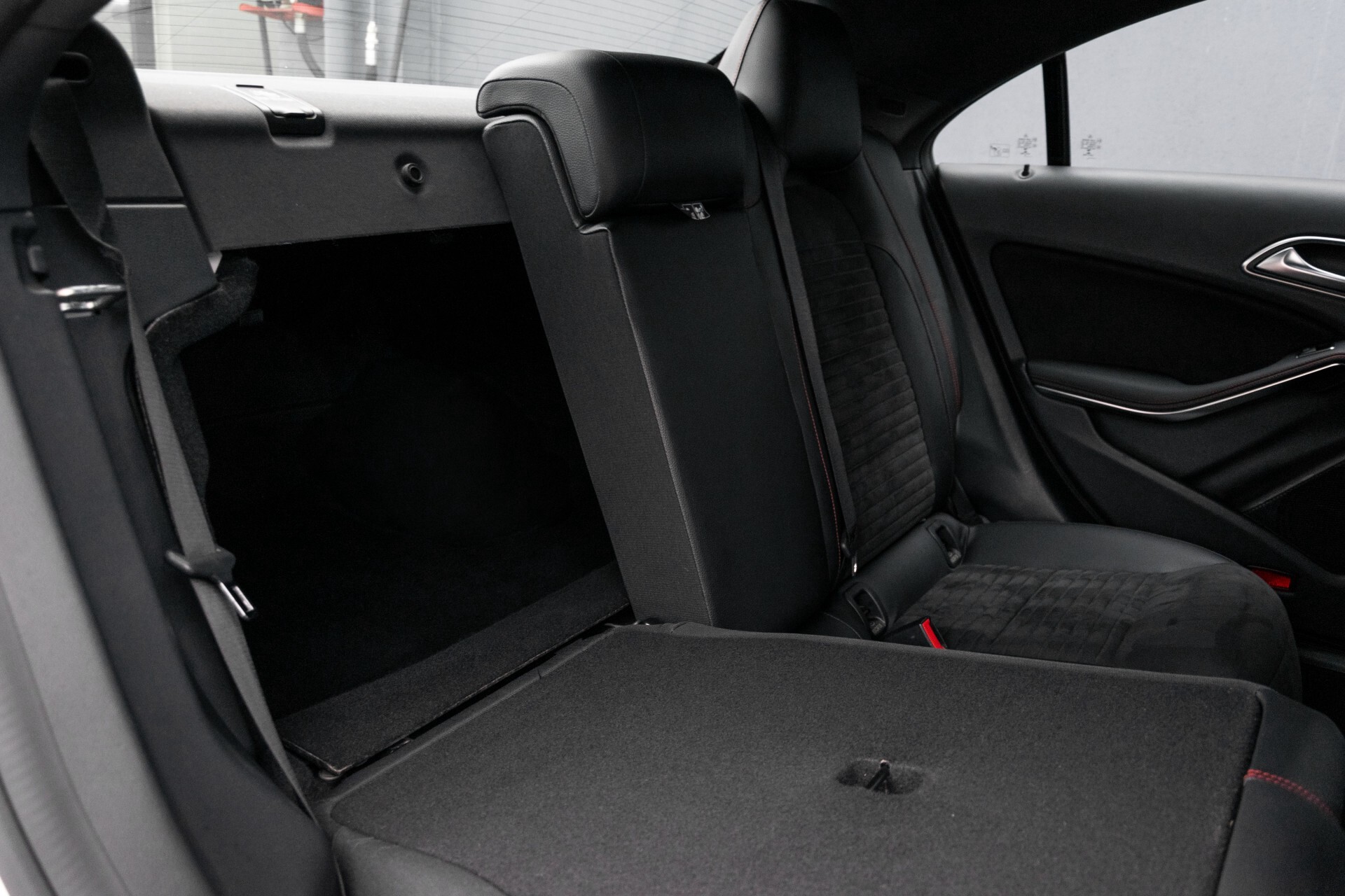 Mercedes-Benz CLA-Klasse 180 AMG Bi-xenon/Verw-stoelen/Navi/Trekhaak Aut7 Foto 6