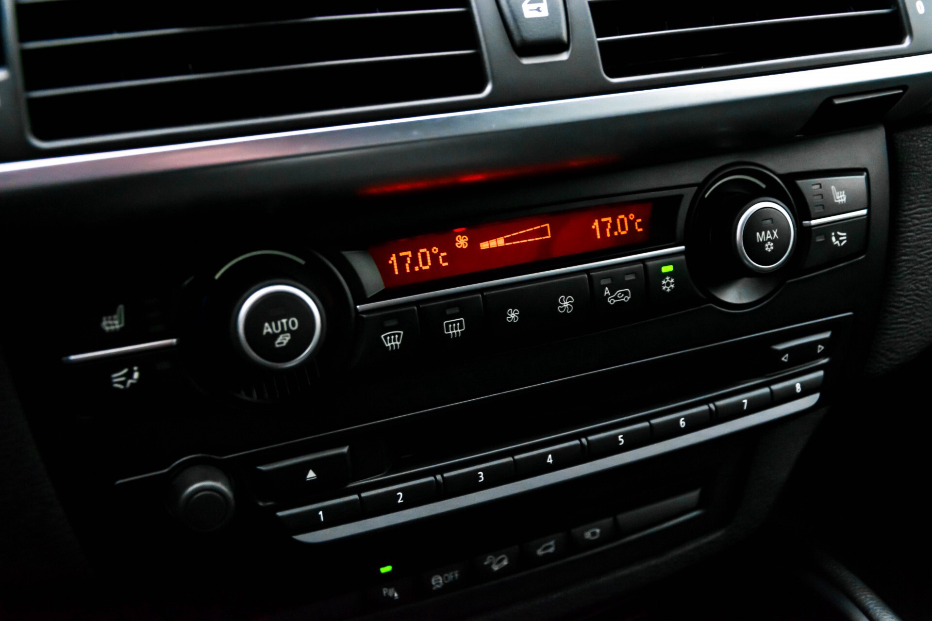 BMW X5 4.4i V8 M GRIJS KENTEKEN Aut6 . Foto 18