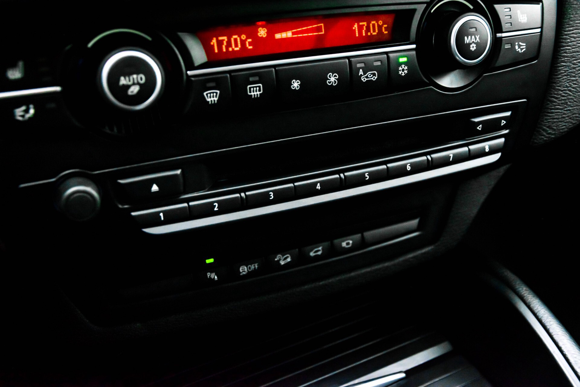 BMW X5 4.4i V8 M GRIJS KENTEKEN Aut6 . Foto 20