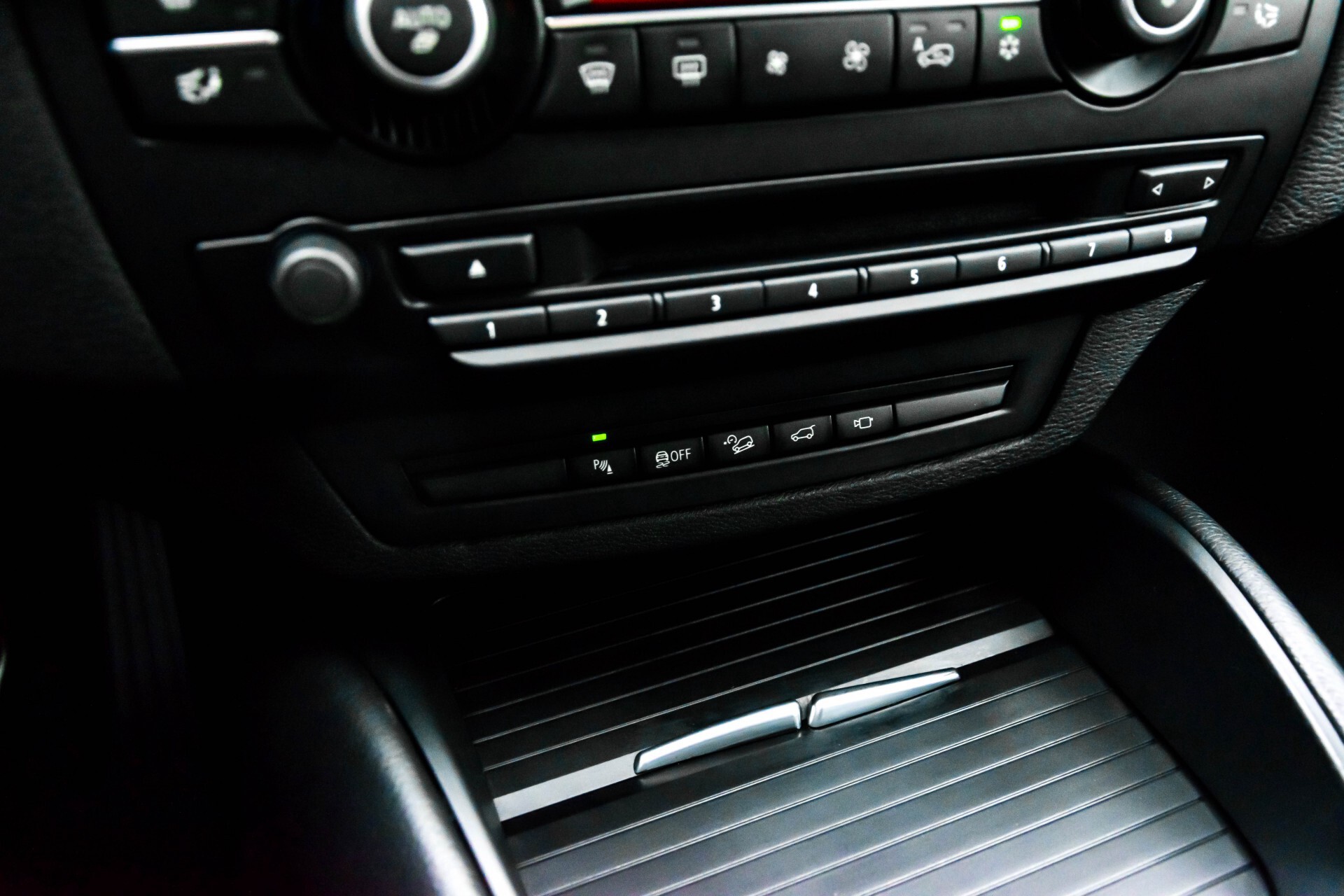 BMW X5 4.4i V8 M GRIJS KENTEKEN Aut6 . Foto 22