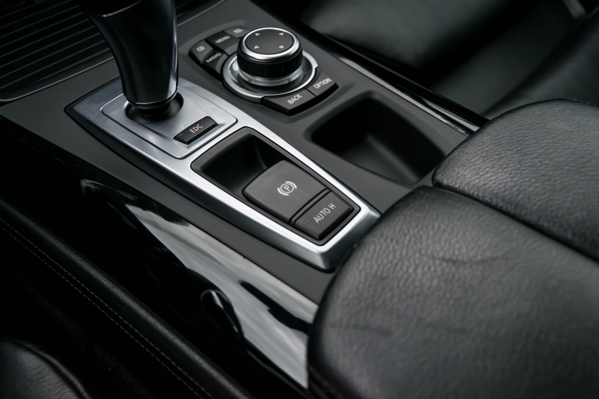 BMW X5 4.4i V8 M GRIJS KENTEKEN Aut6 . Foto 31