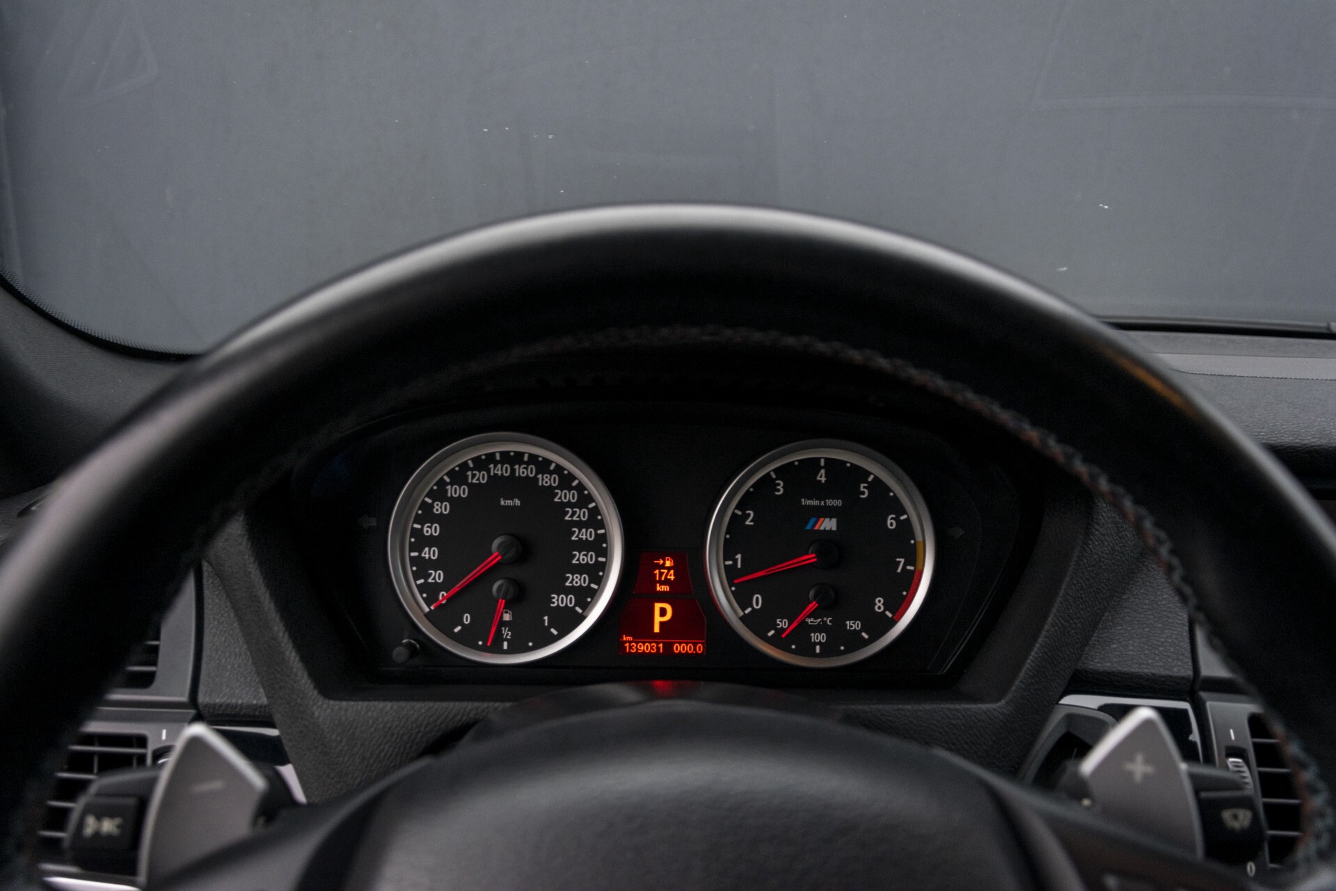 BMW X5 4.4i V8 M GRIJS KENTEKEN Aut6 . Foto 9