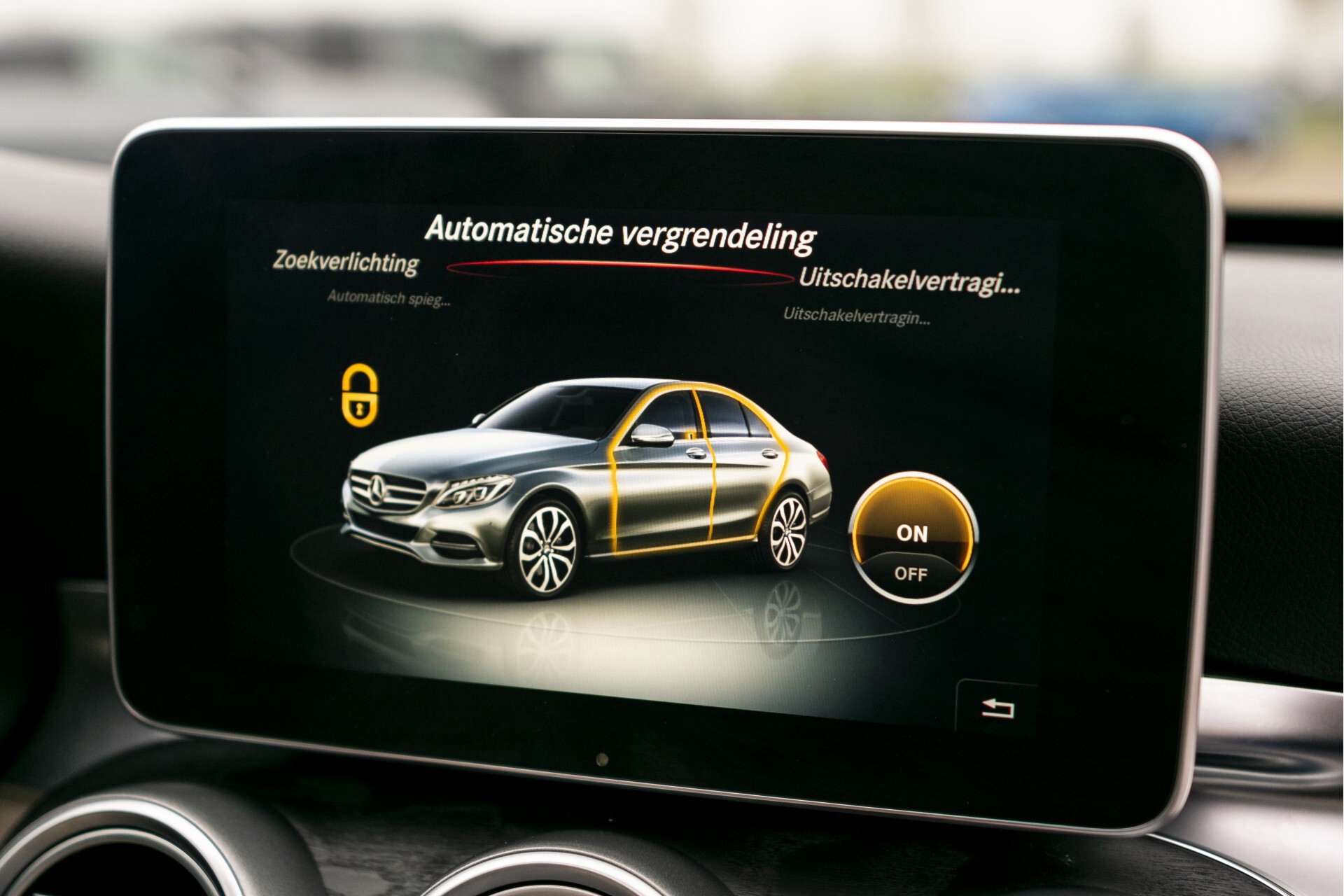 Mercedes-Benz C-Klasse 350 Hybride Keyless/Rij-assistentie/Leer/Memory/Panorama/Burmester/Comand Aut7 Foto 18