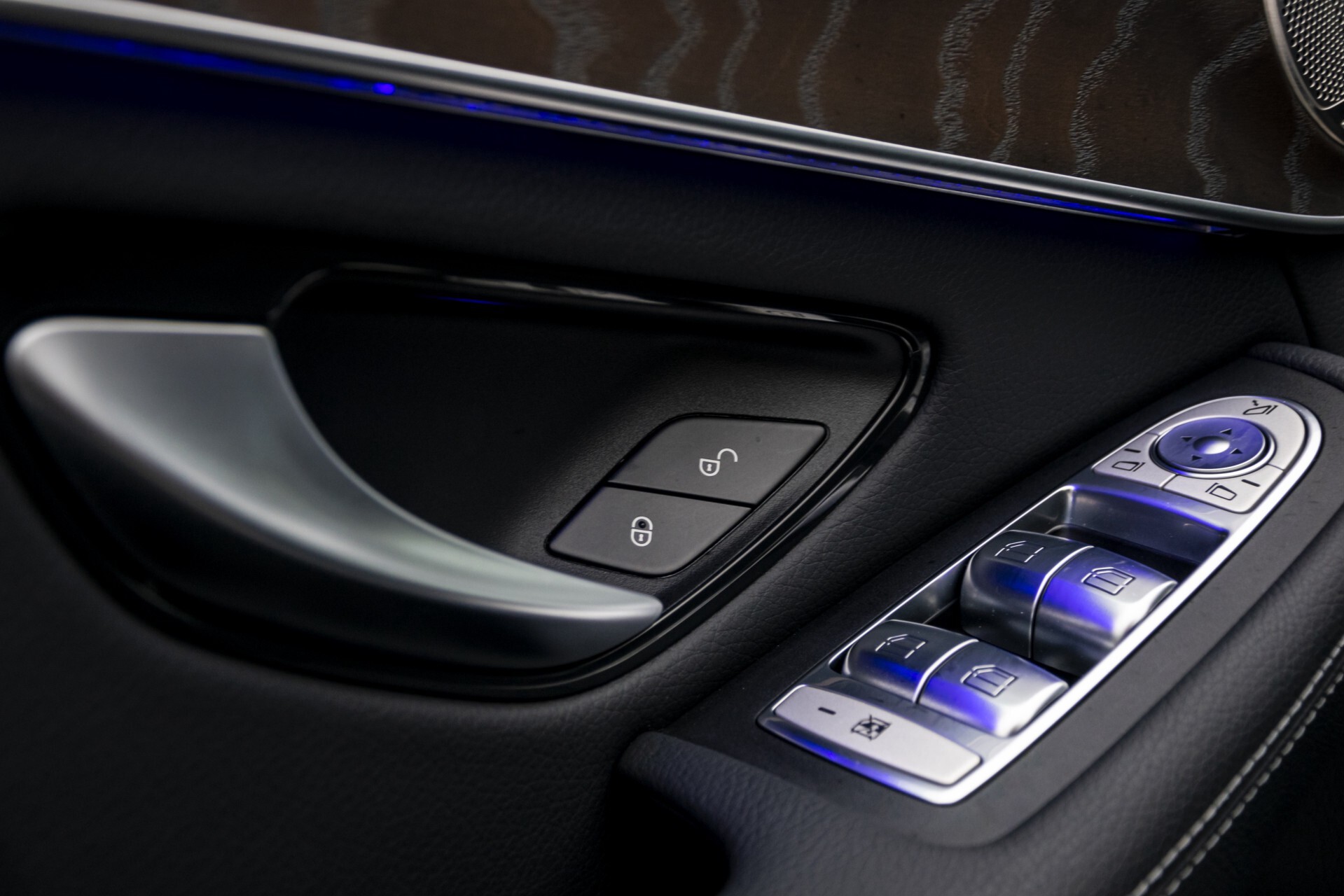 Mercedes-Benz GLC Coupé 300e 4-M AMG Rij-assistentie | Keyless-Go | Burmester | 360 camera | HUD | Trekhaak Aut9 Foto 19