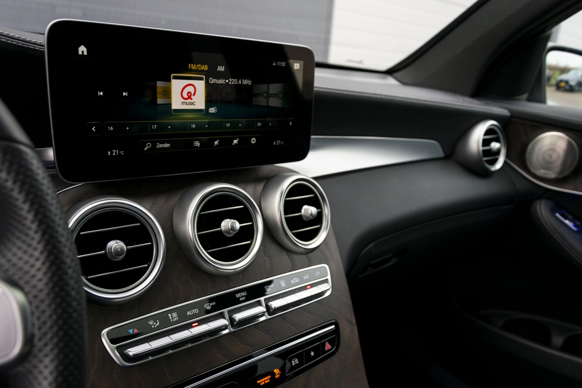 Mercedes-Benz GLC Coupé 300e 4-M AMG Rij-assistentie | Keyless-Go | Burmester | 360 camera | HUD | Trekhaak Aut9 Foto 33