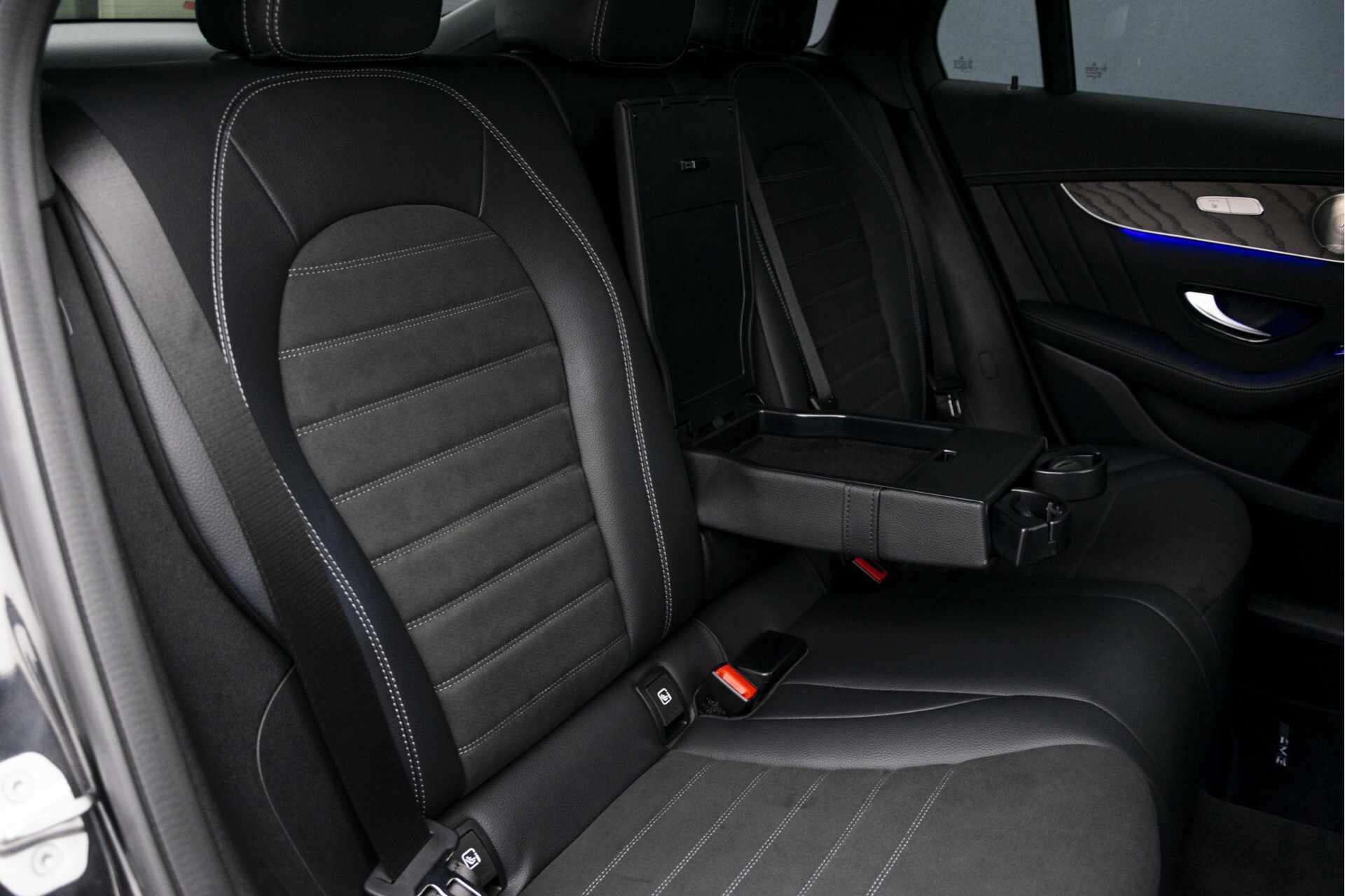 Mercedes-Benz GLC Coupé 300e 4-M AMG Rij-assistentie | Keyless-Go | Burmester | 360 camera | HUD | Trekhaak Aut9 Foto 4