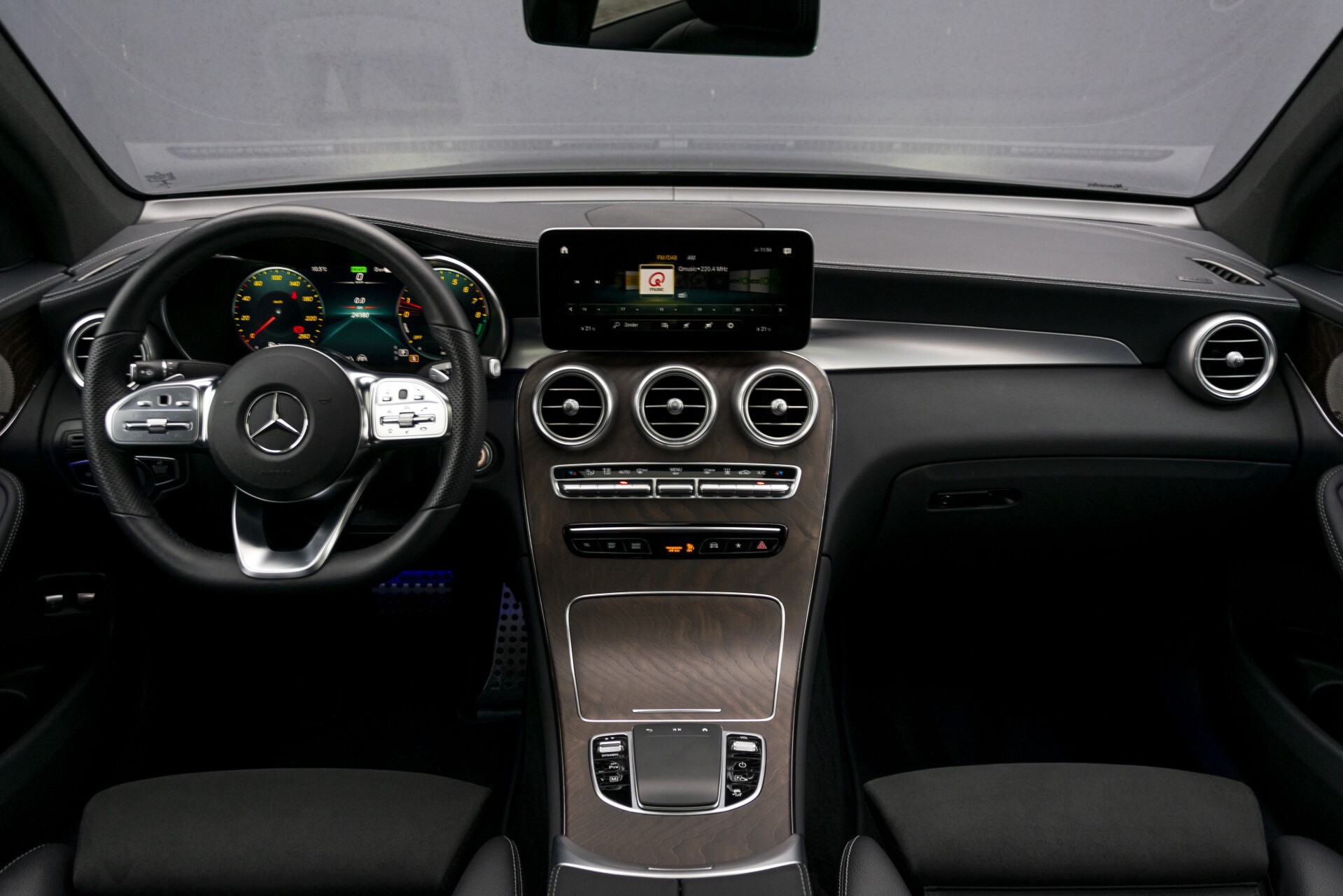 Mercedes-Benz GLC Coupé 300e 4-M AMG Rij-assistentie | Keyless-Go | Burmester | 360 camera | HUD | Trekhaak Aut9 Foto 5