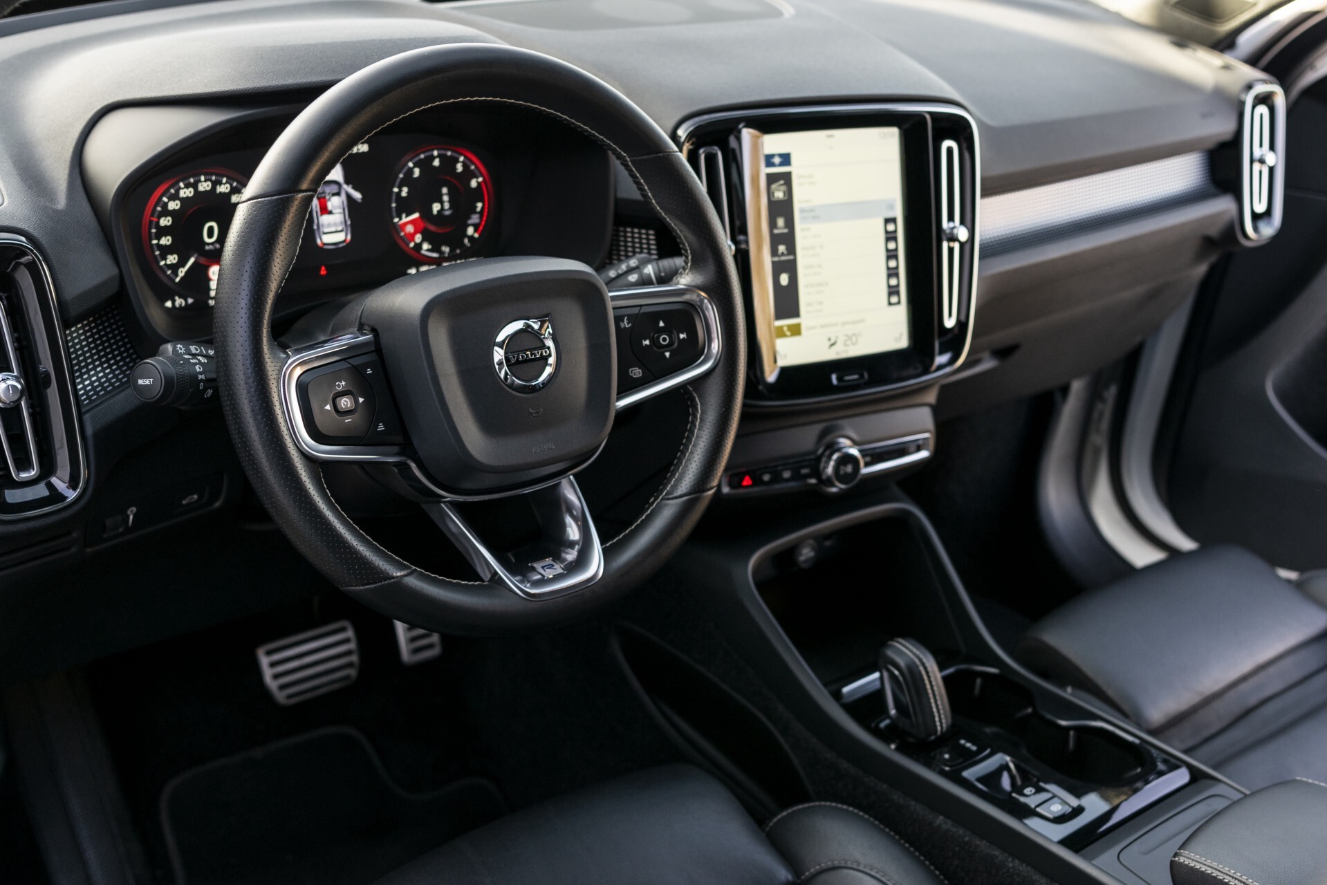 Volvo XC40 2.0 T4 R-Design Leder/19"/Intellisafe Pro Line/PrivacygBusiness Pack/Privacyglas Aut8 . Foto 10