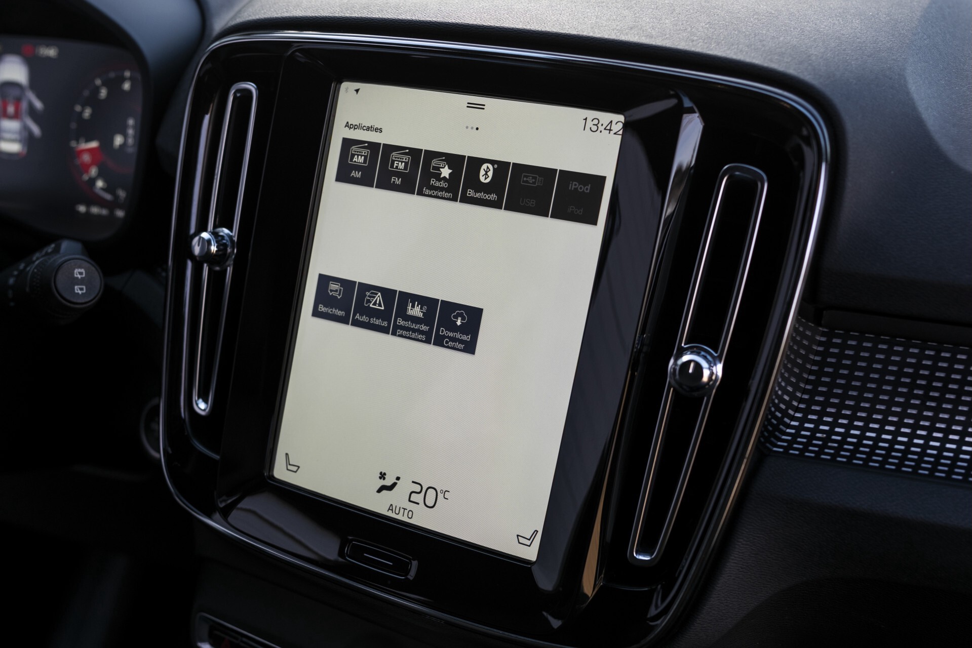 Volvo XC40 2.0 T4 R-Design Leder/19"/Intellisafe Pro Line/PrivacygBusiness Pack/Privacyglas Aut8 . Foto 13