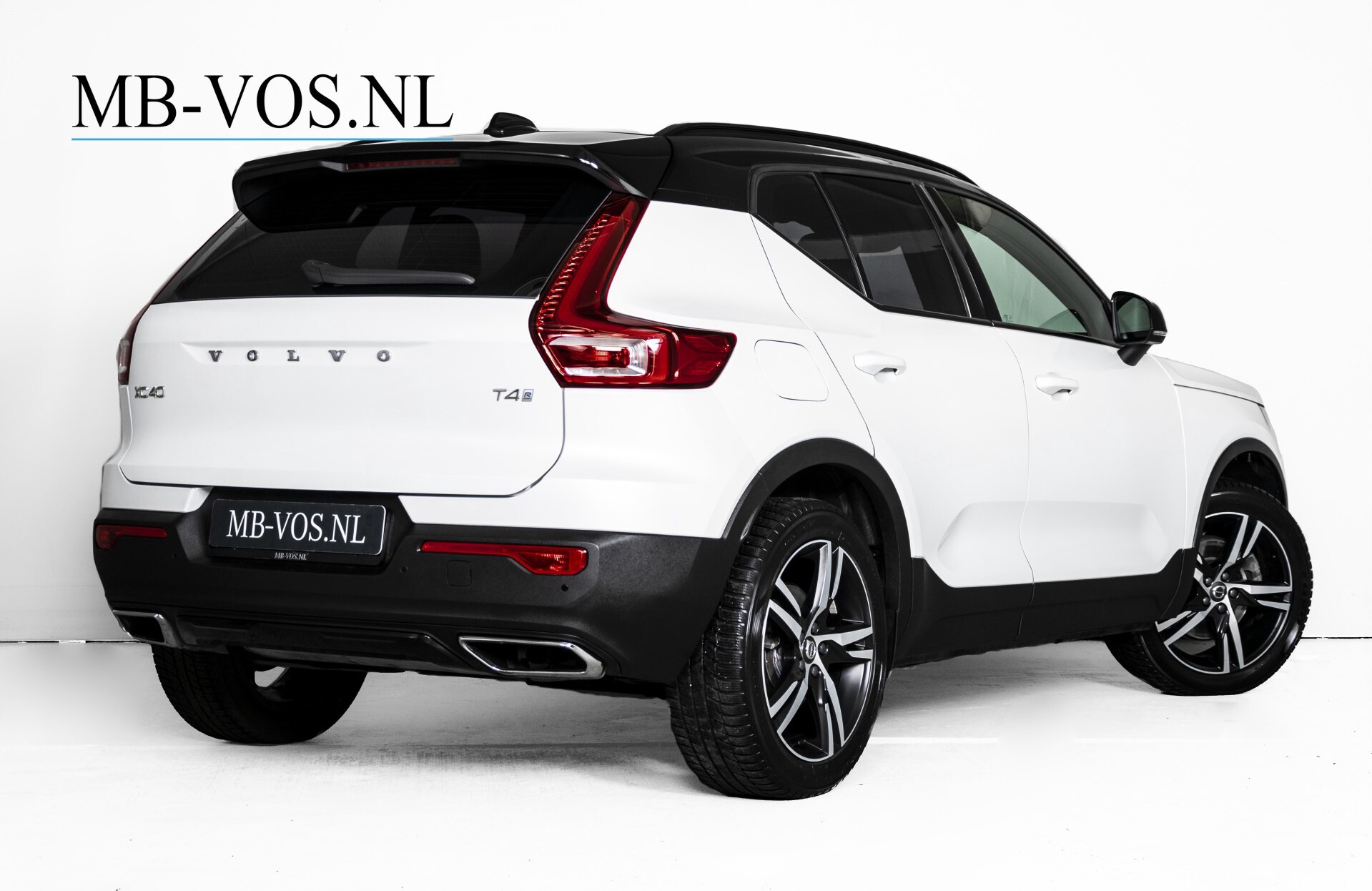 Volvo XC40 2.0 T4 R-Design Leder/19"/Intellisafe Pro Line/PrivacygBusiness Pack/Privacyglas Aut8 . Foto 2