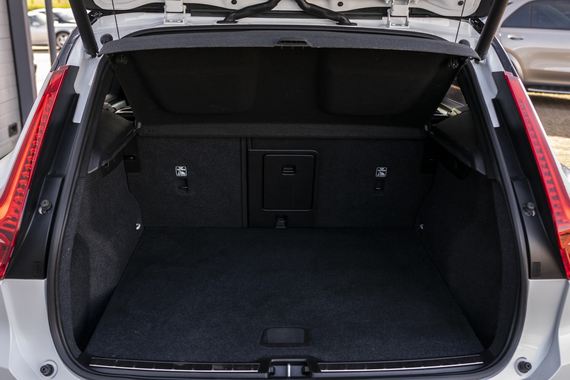 Volvo XC40 2.0 T4 R-Design Leder/19"/Intellisafe Pro Line/PrivacygBusiness Pack/Privacyglas Aut8 . Foto 36