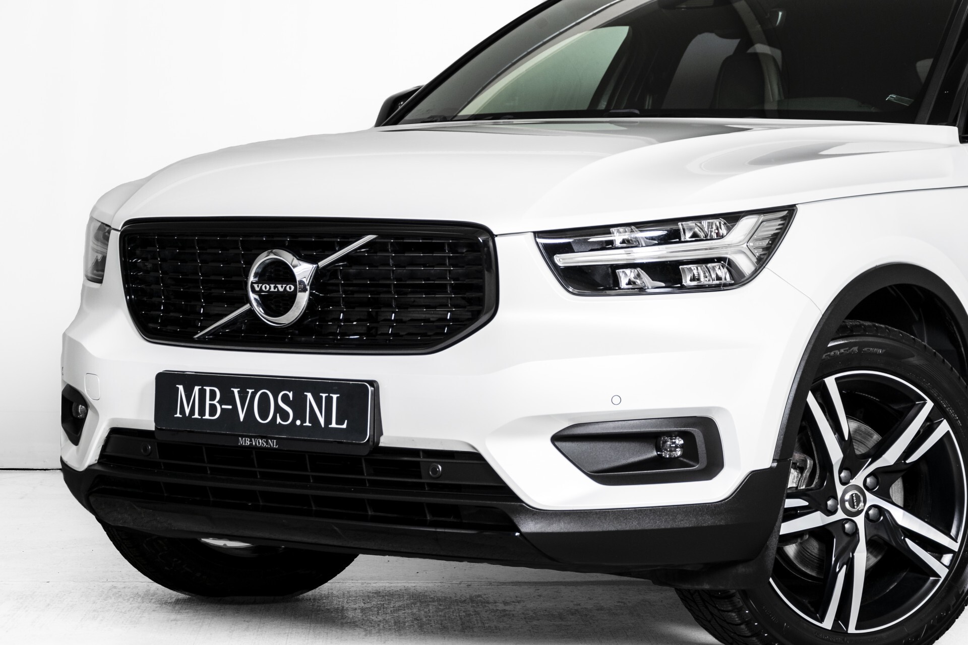 Volvo XC40 2.0 T4 R-Design Leder/19"/Intellisafe Pro Line/PrivacygBusiness Pack/Privacyglas Aut8 . Foto 37