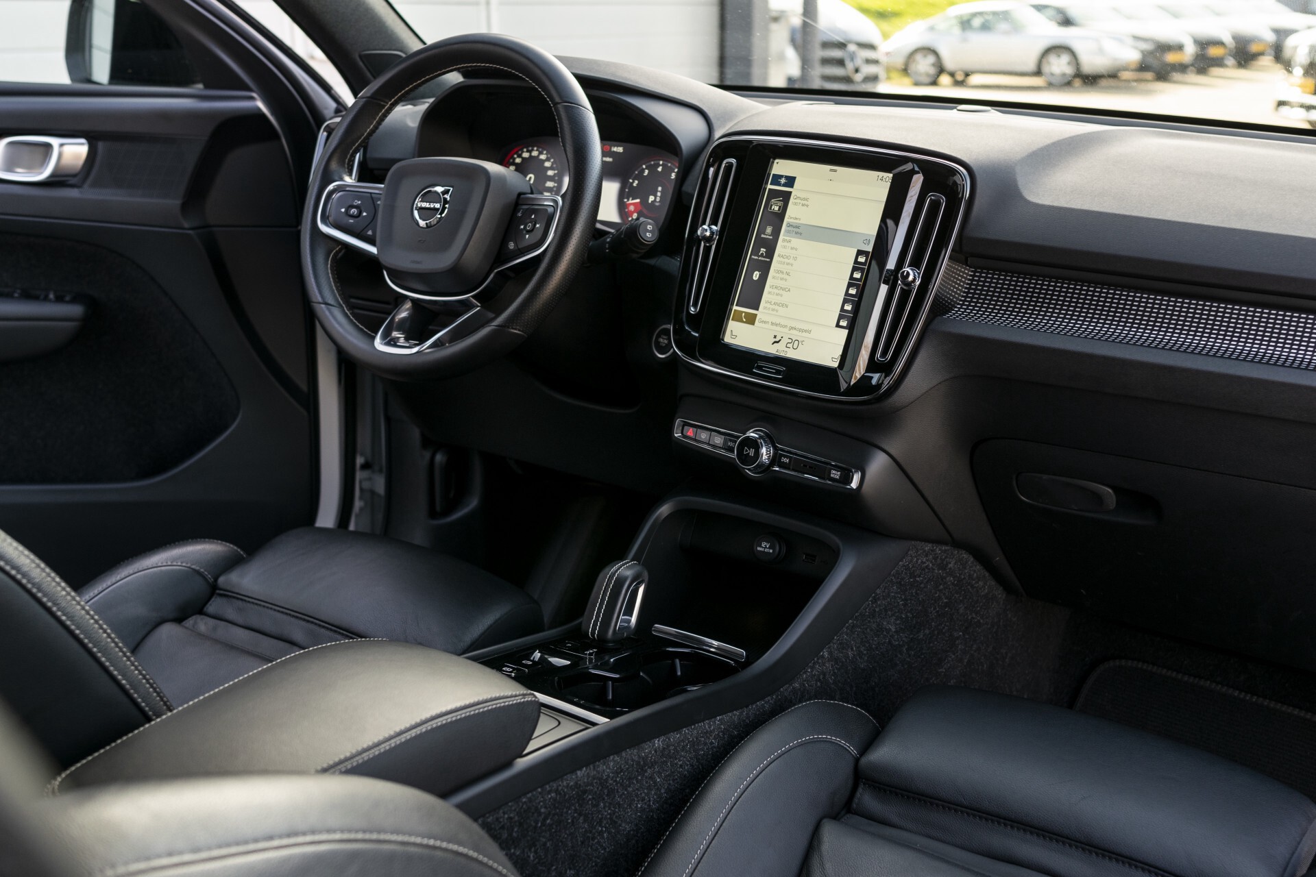 Volvo XC40 2.0 T4 R-Design Leder/19"/Intellisafe Pro Line/PrivacygBusiness Pack/Privacyglas Aut8 . Foto 8