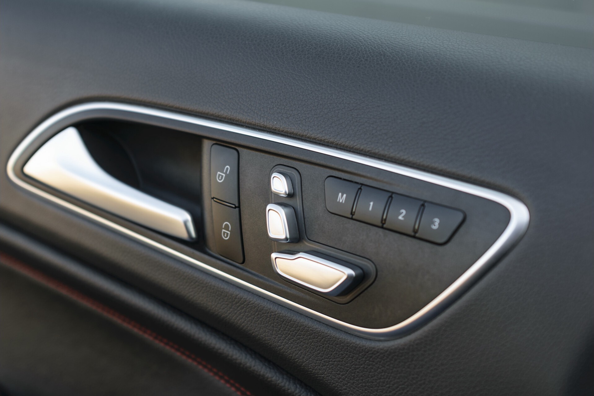 Mercedes-Benz A-Klasse 250 Sport Edition AMG 4-M Exclusiefpakket/Night/Camera/Harman-Kardon/Mem Aut7 Foto 12