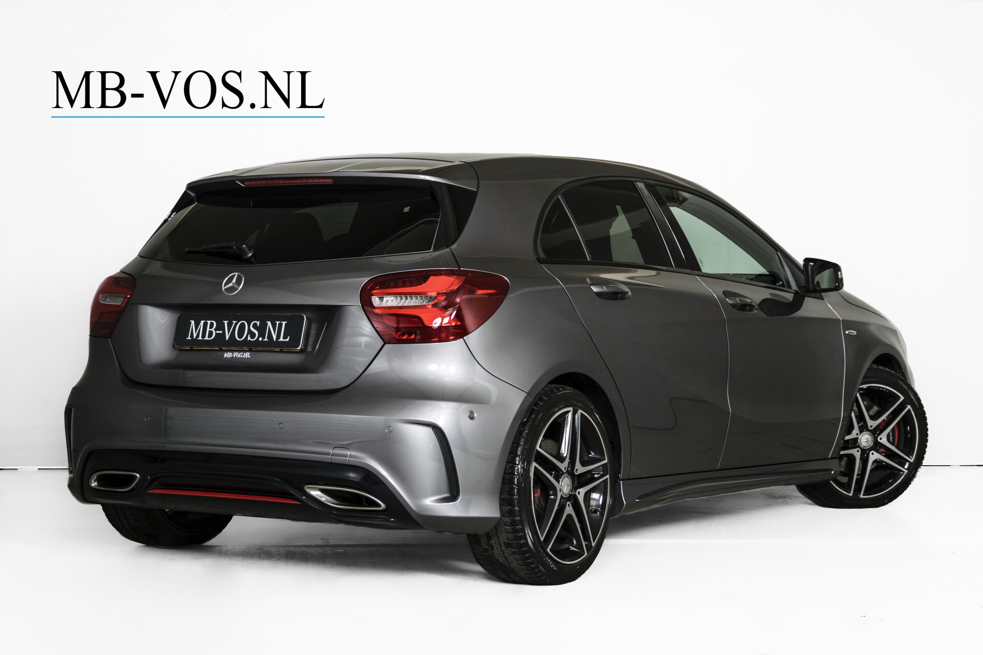 Mercedes-Benz A-Klasse 250 Sport Edition AMG 4-M Exclusiefpakket/Night/Camera/Harman-Kardon/Mem Aut7 Foto 2