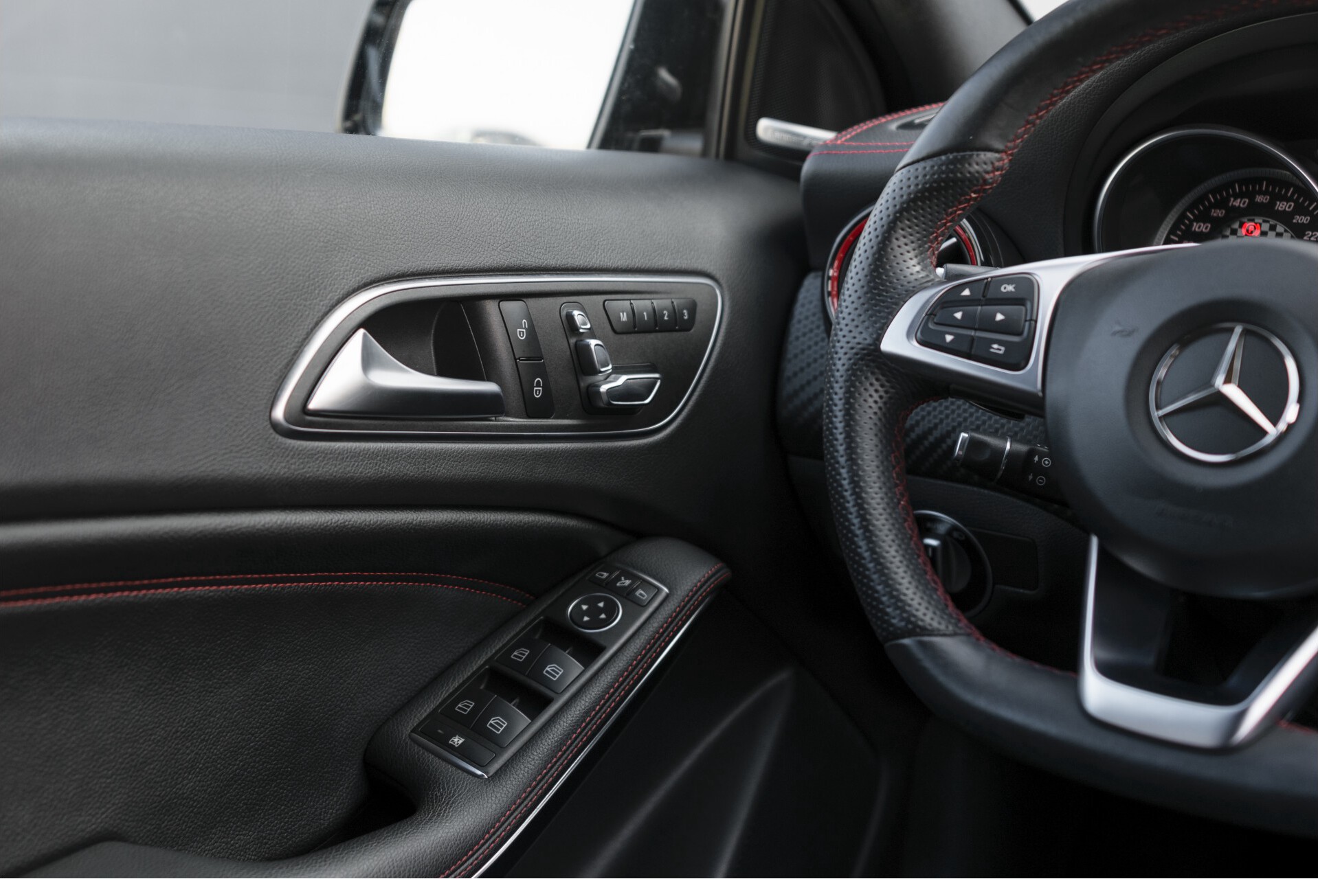 Mercedes-Benz A-Klasse 250 Sport Edition AMG 4-M Exclusiefpakket/Night/Camera/Harman-Kardon/Mem Aut7 Foto 31