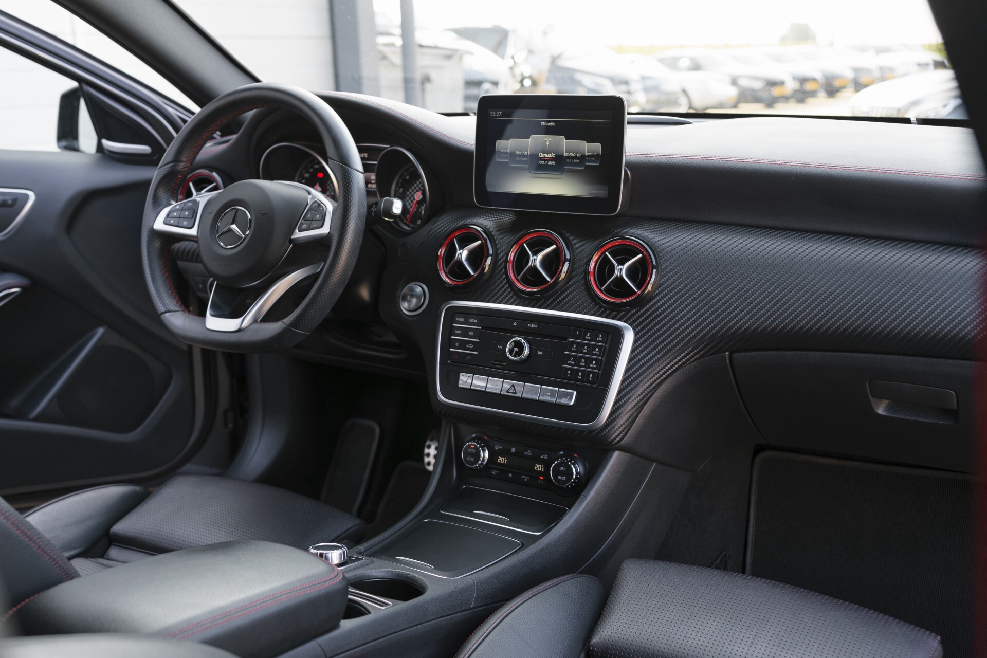Mercedes-Benz A-Klasse 250 Sport Edition AMG 4-M Exclusiefpakket/Night/Camera/Harman-Kardon/Mem Aut7 Foto 8