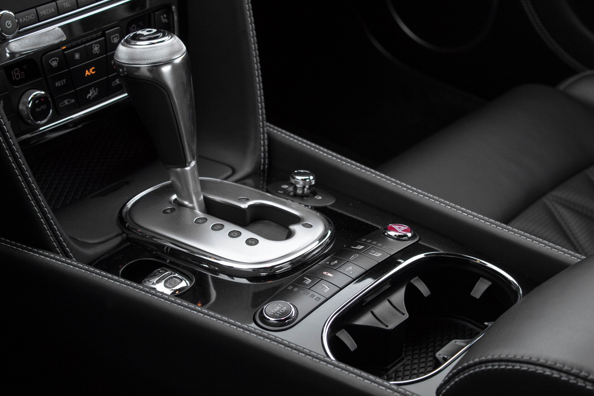 Bentley Continental GT 4.0 V8 GT Mulliner NL Auto | New Service Aut8 Foto 17