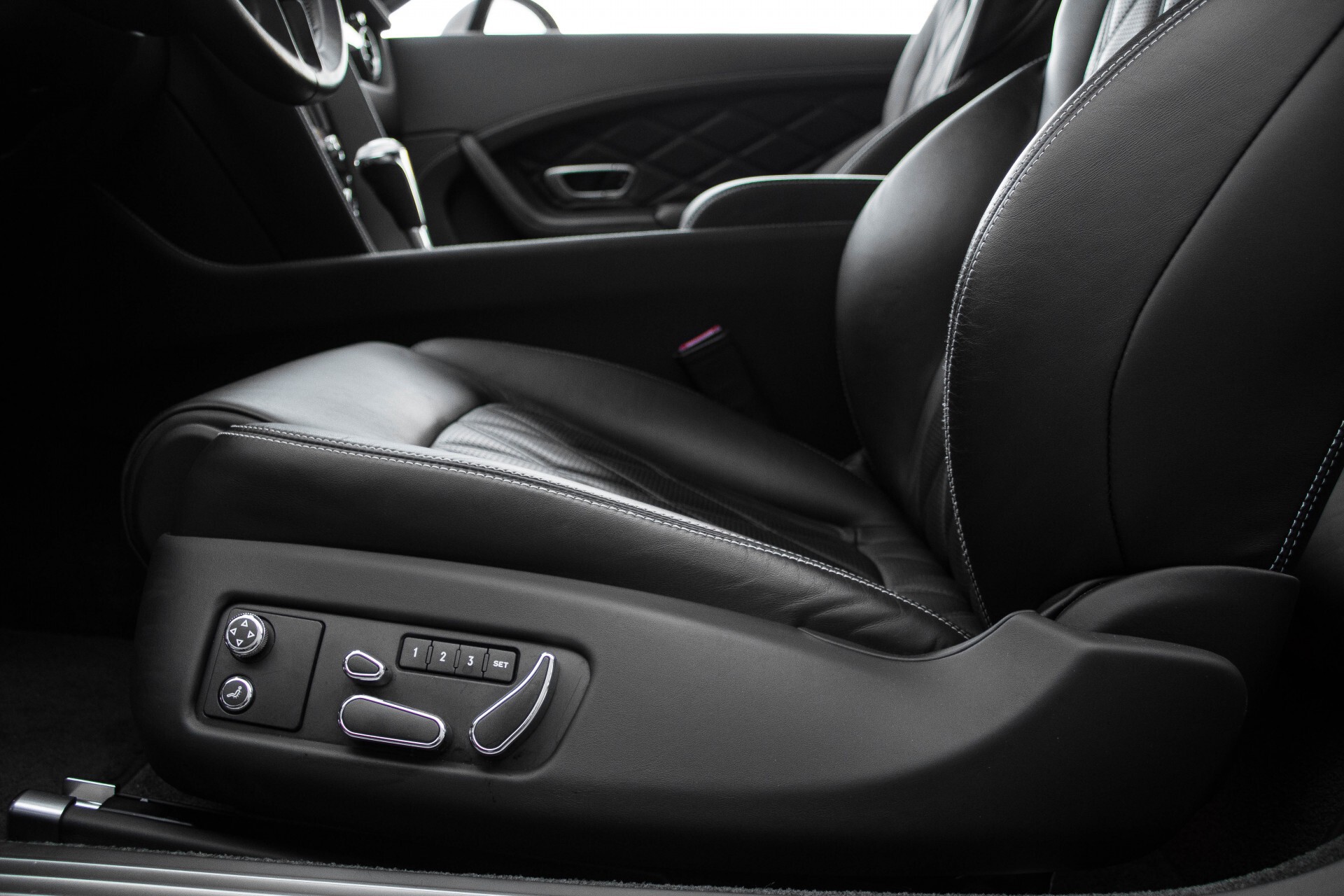 Bentley Continental GT 4.0 V8 GT Mulliner NL Auto | New Service Aut8 Foto 26