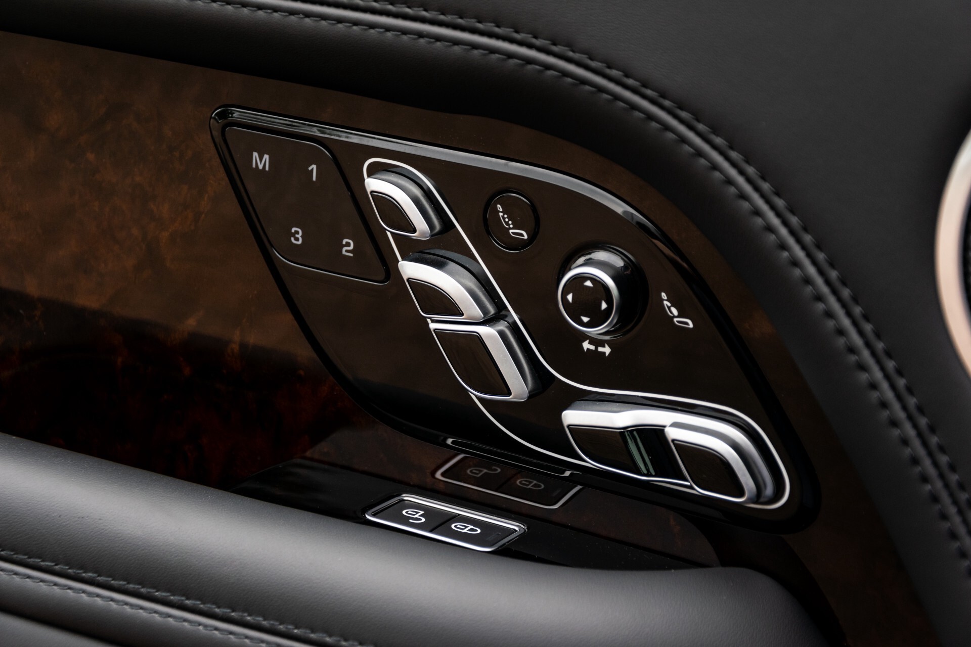 Land Rover Range Rover 3.0 P400 MHEV Long Wheelbase Autobiography Aut8 Foto 27