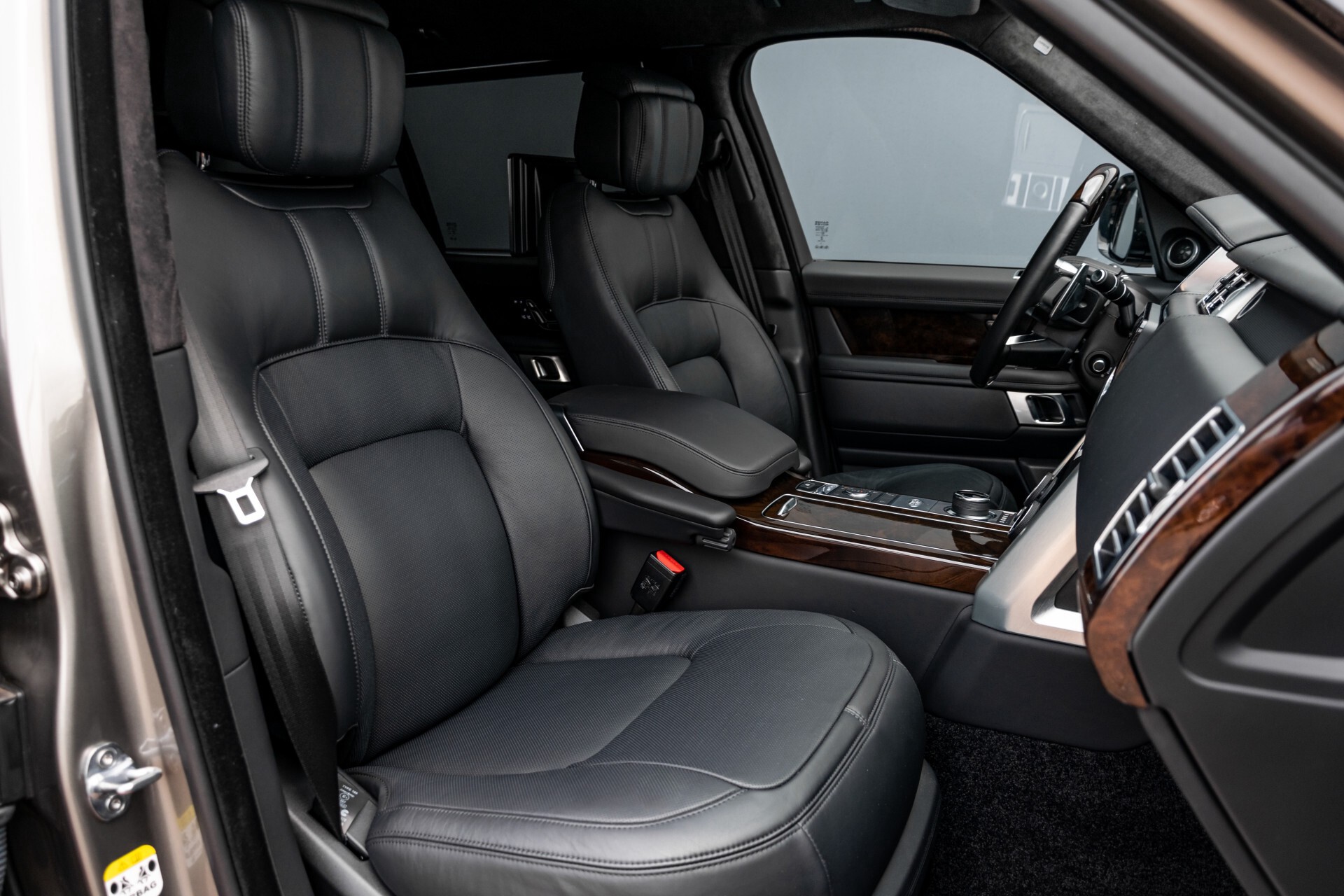 Land Rover Range Rover 3.0 P400 MHEV Long Wheelbase Autobiography Aut8 Foto 4