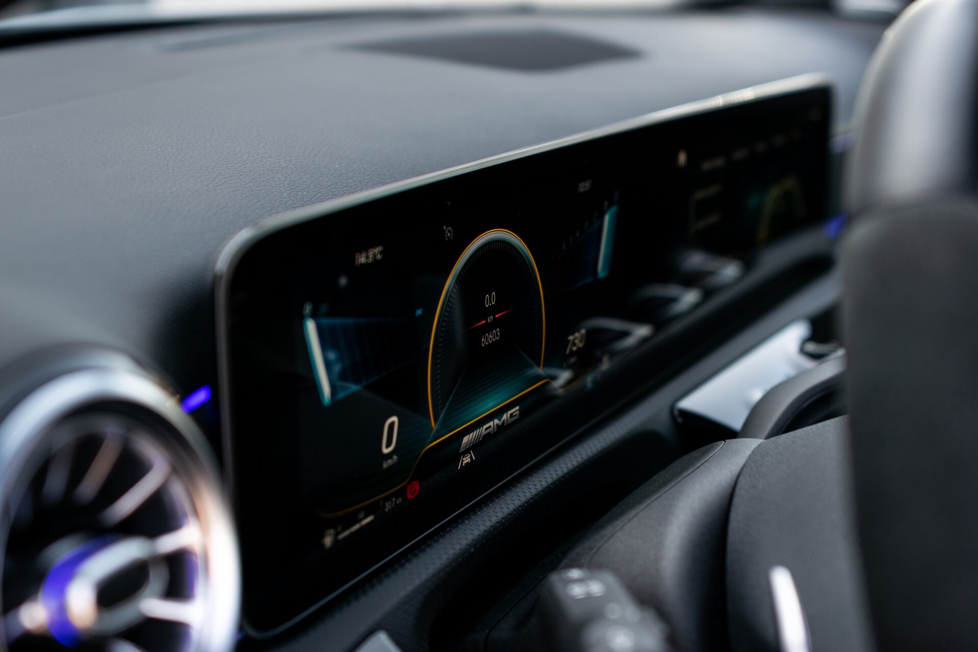 Mercedes-Benz A-Klasse 35 AMG 4-M Aerodynamica/Burmester/Panorama/360 camera/Night/19 Aut7 Foto 18