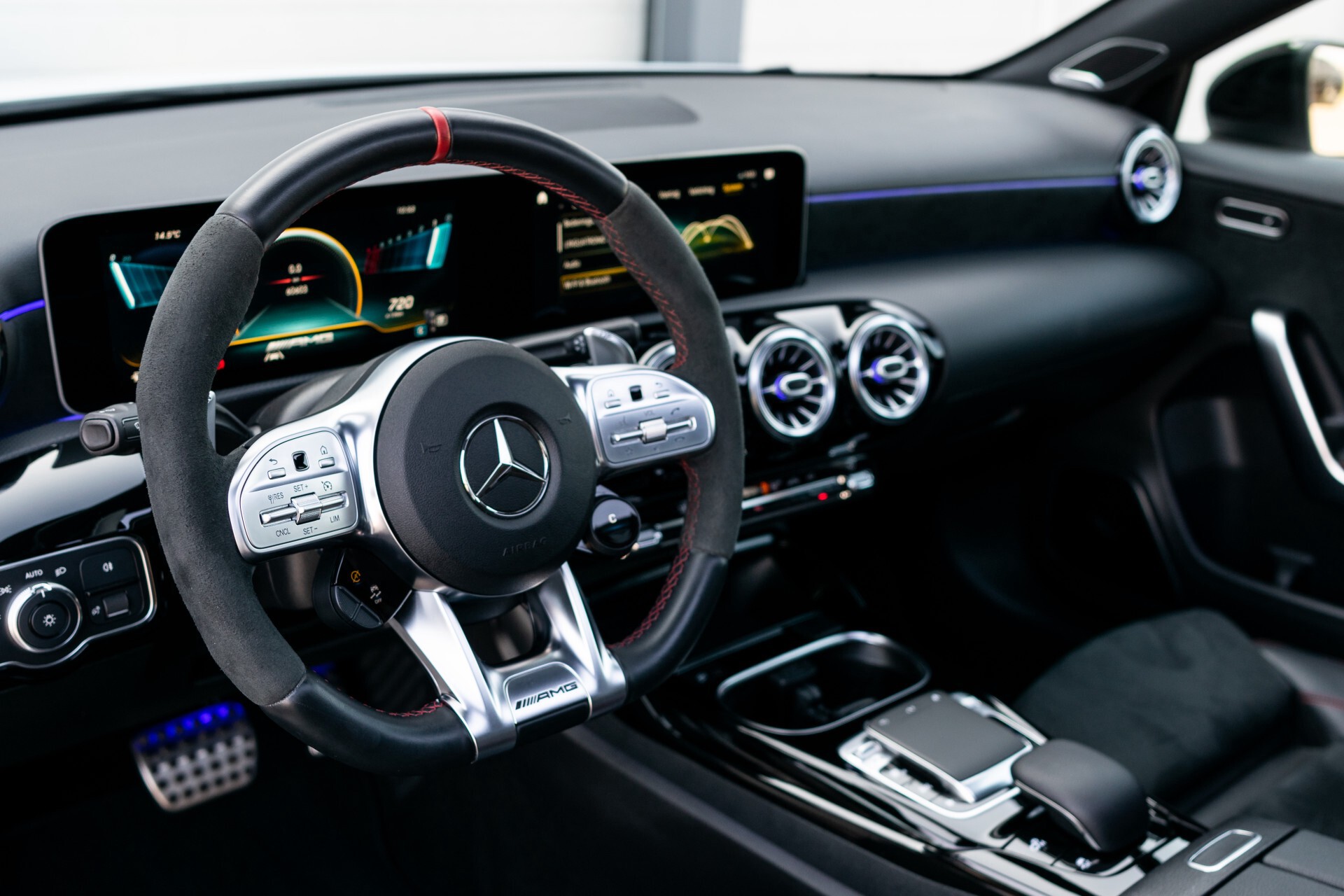 Mercedes-Benz A-Klasse 35 AMG 4-M Aerodynamica/Burmester/Panorama/360 camera/Night/19 Aut7 Foto 22