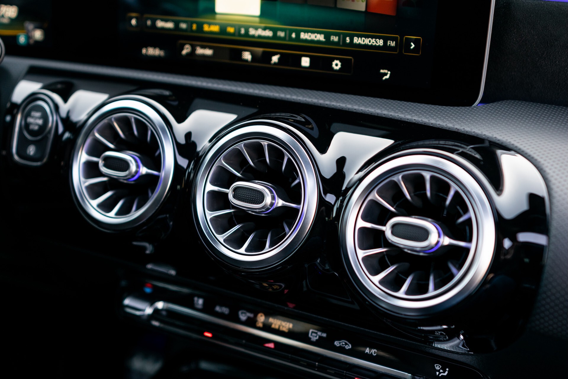 Mercedes-Benz A-Klasse 35 AMG 4-M Aerodynamica/Burmester/Panorama/360 camera/Night/19 Aut7 Foto 26