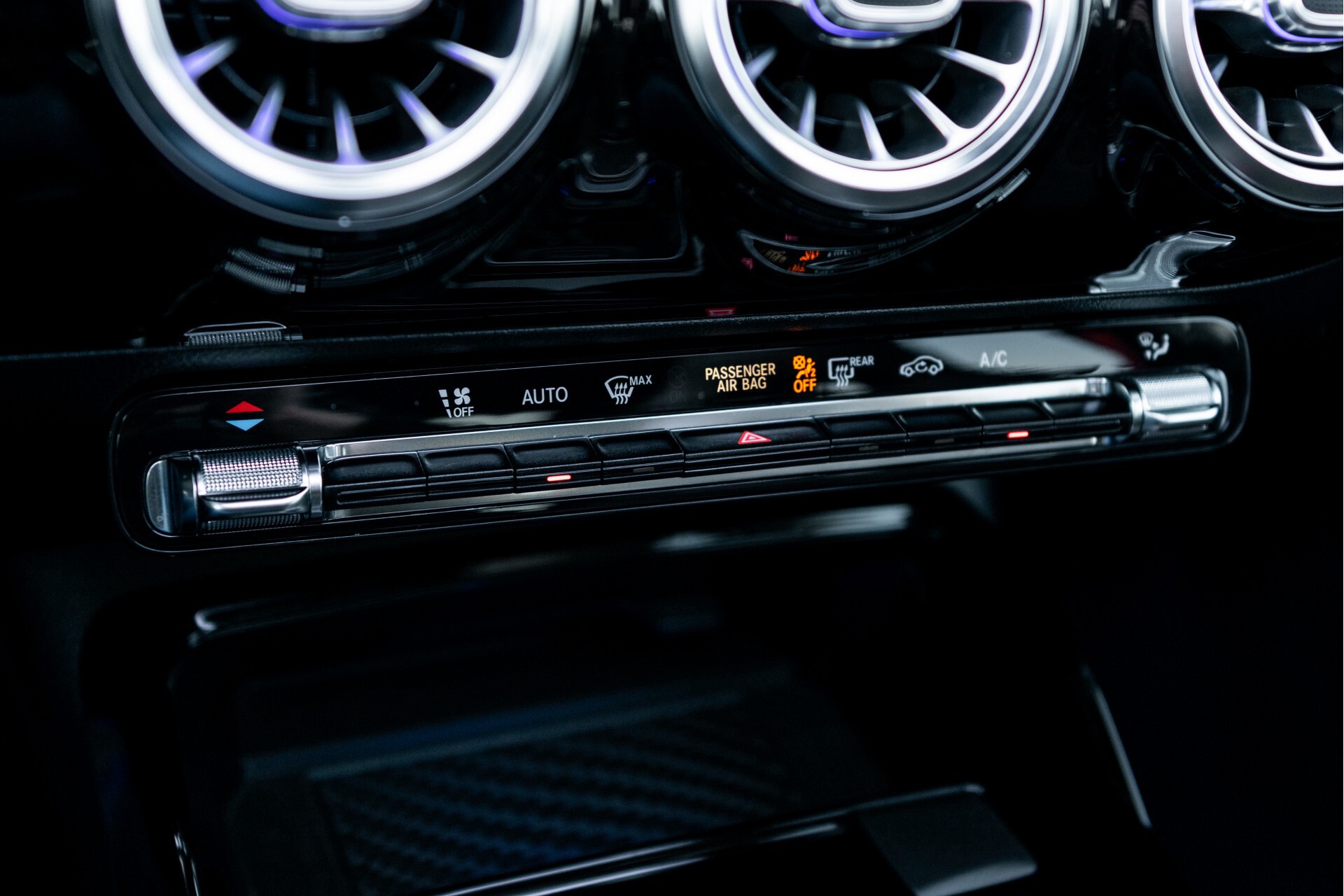 Mercedes-Benz A-Klasse 35 AMG 4-M Aerodynamica/Burmester/Panorama/360 camera/Night/19 Aut7 Foto 28