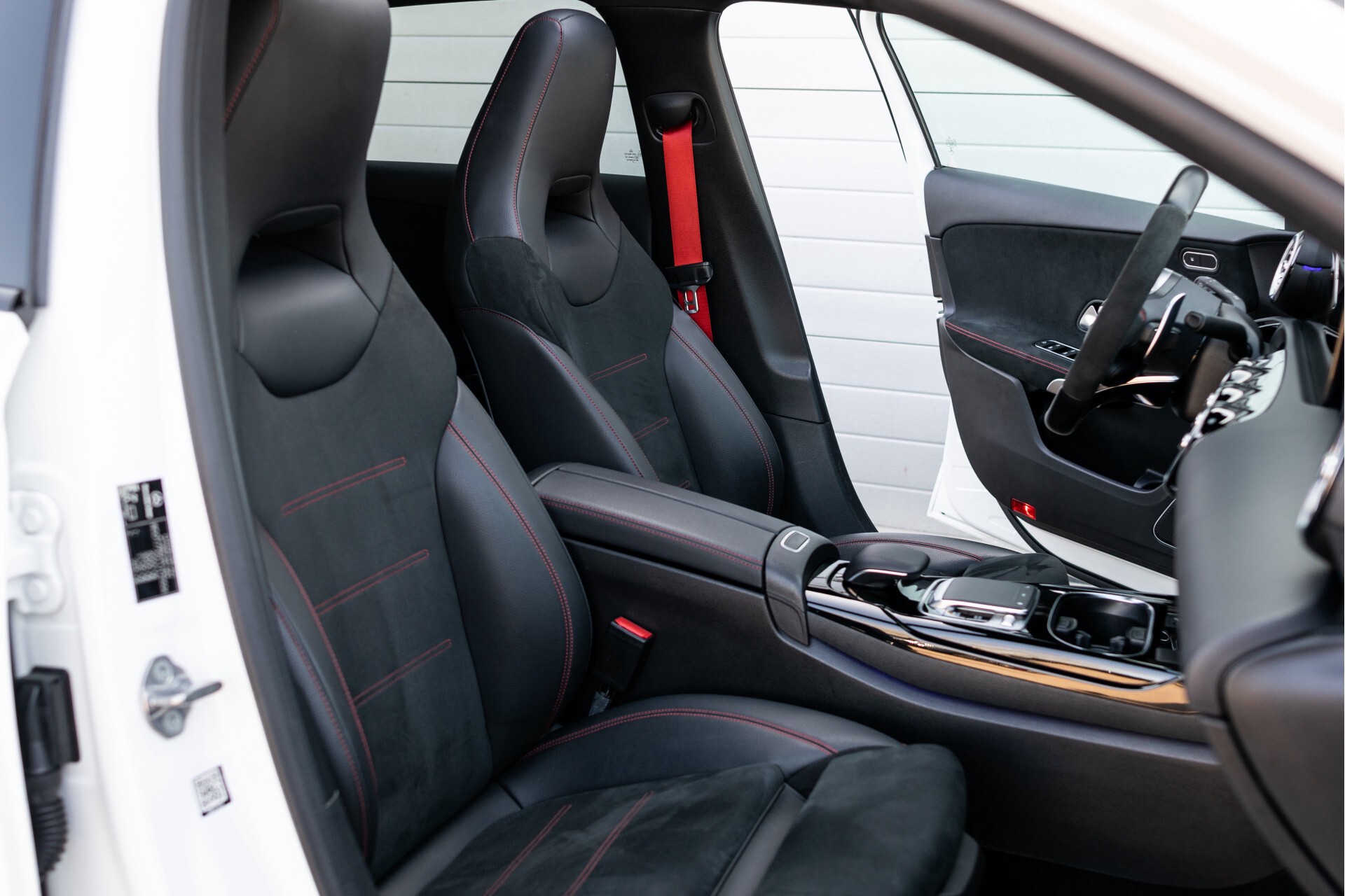 Mercedes-Benz A-Klasse 35 AMG 4-M Aerodynamica/Burmester/Panorama/360 camera/Night/19 Aut7 Foto 3