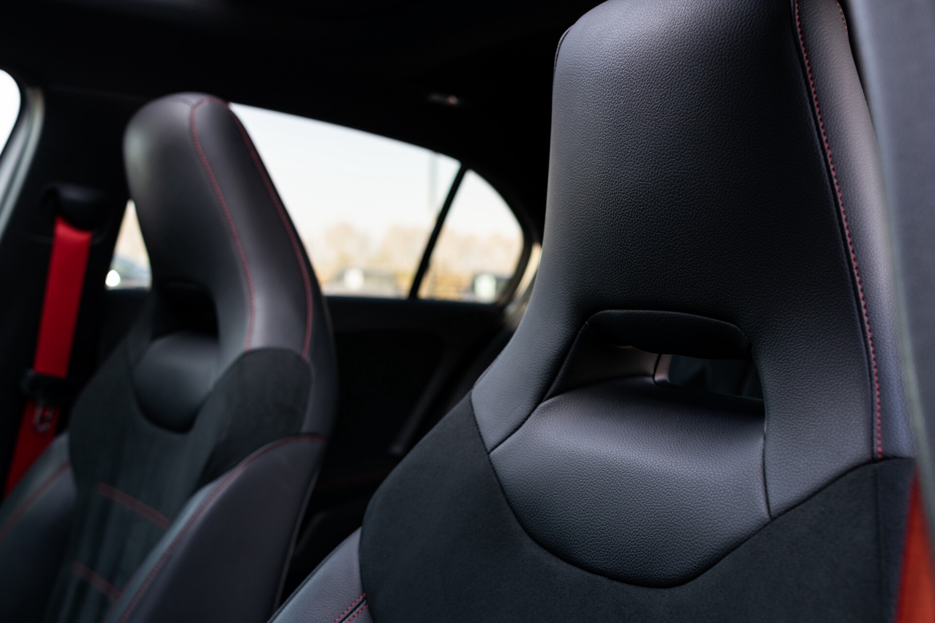 Mercedes-Benz A-Klasse 35 AMG 4-M Aerodynamica/Burmester/Panorama/360 camera/Night/19 Aut7 Foto 45