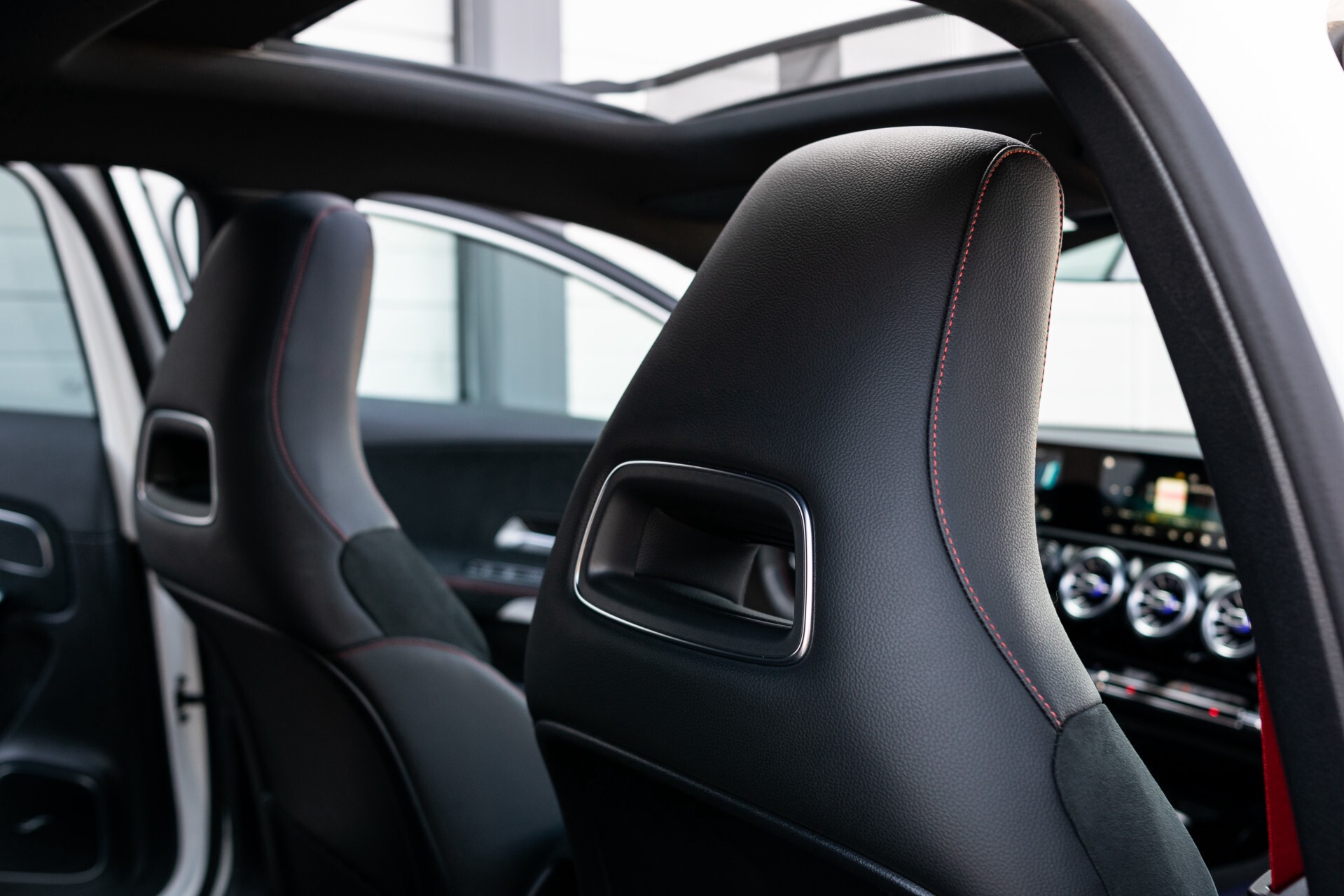 Mercedes-Benz A-Klasse 35 AMG 4-M Aerodynamica/Burmester/Panorama/360 camera/Night/19 Aut7 Foto 52