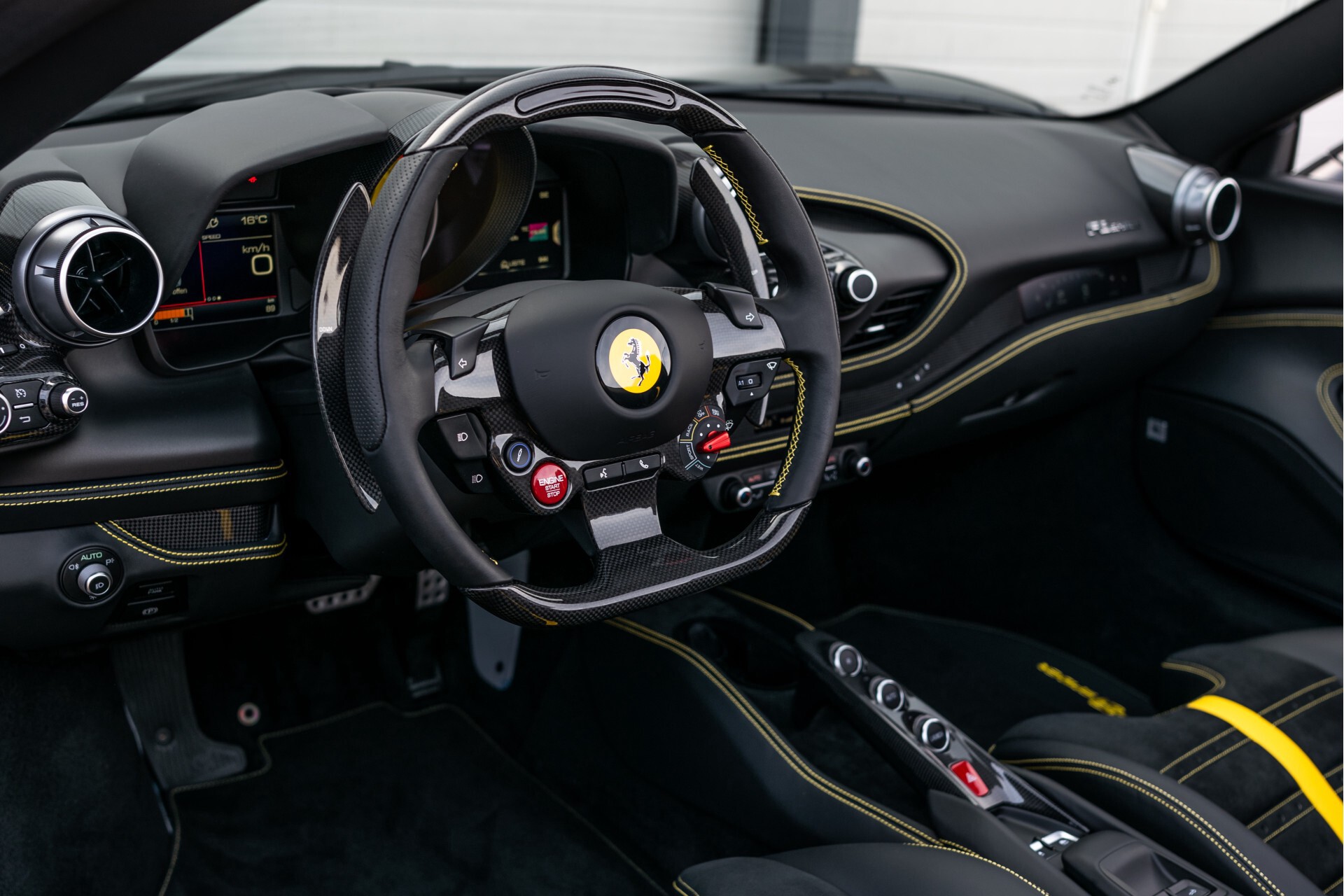 Ferrari F8 Spider 3.9 V8 HELE Full Carbon/Lift/Racing Seats/Passenger Display/Hifi . Foto 12