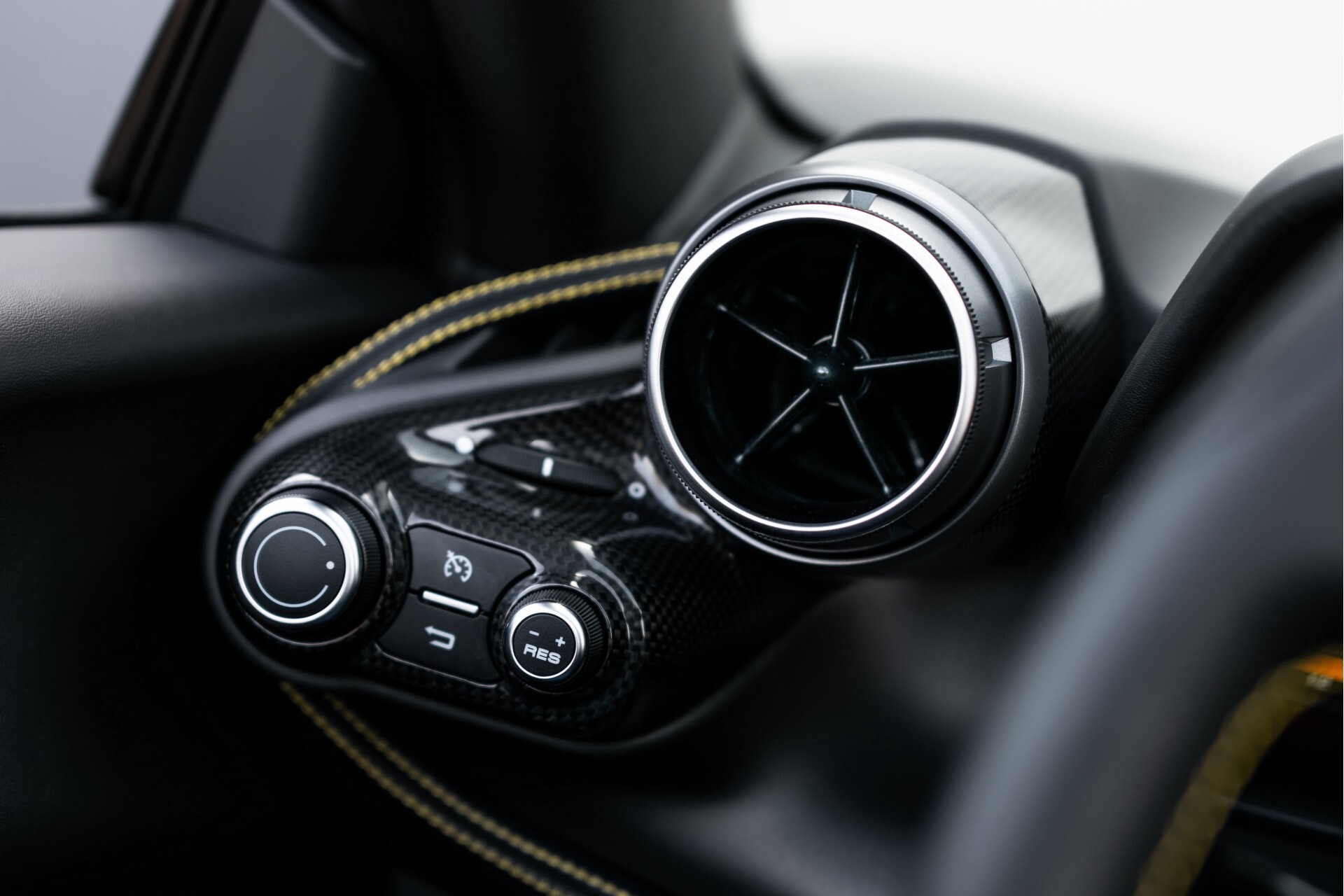 Ferrari F8 Spider 3.9 V8 HELE Full Carbon/Lift/Racing Seats/Passenger Display/Hifi . Foto 23