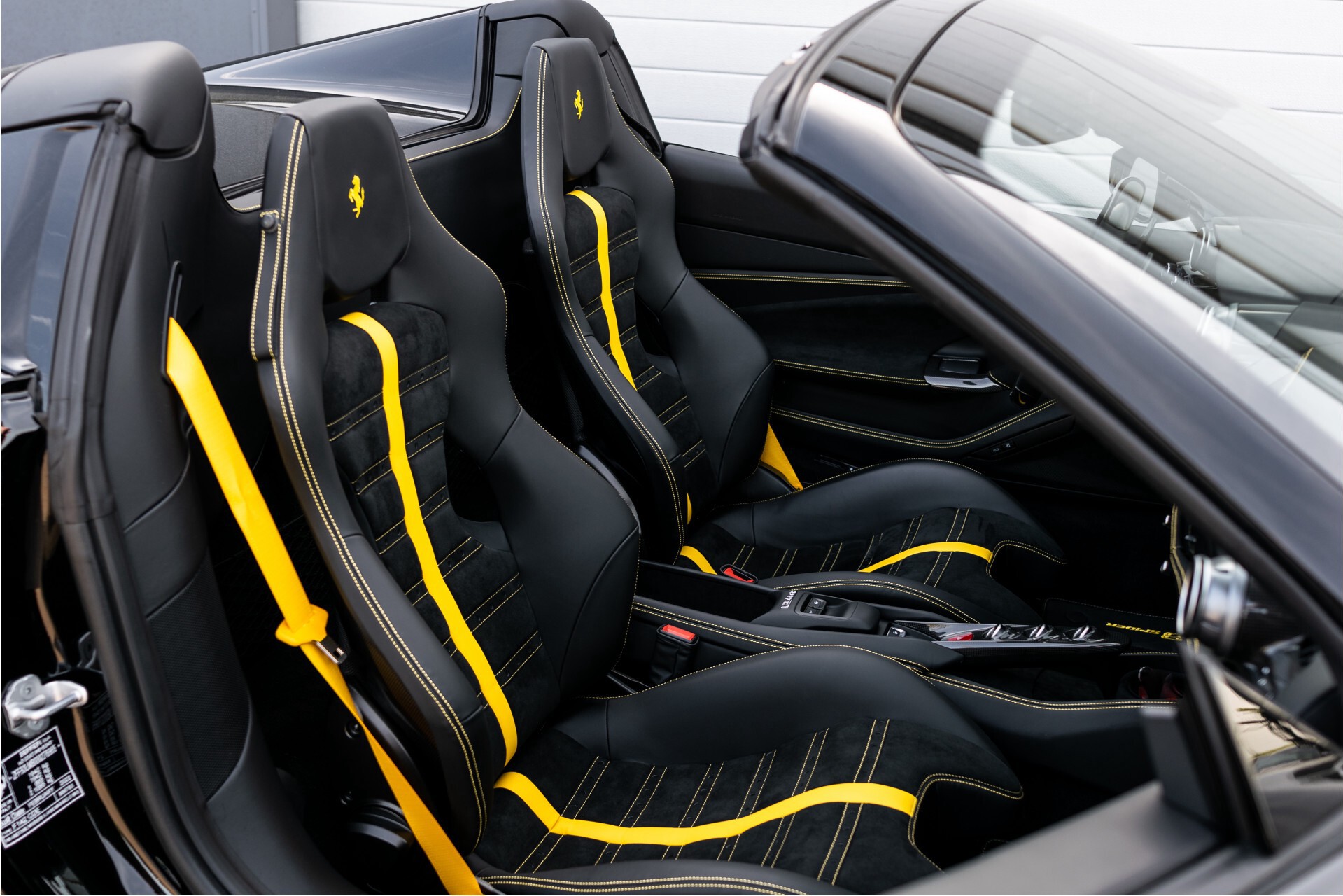Ferrari F8 Spider 3.9 V8 HELE Full Carbon/Lift/Racing Seats/Passenger Display/Hifi . Foto 5