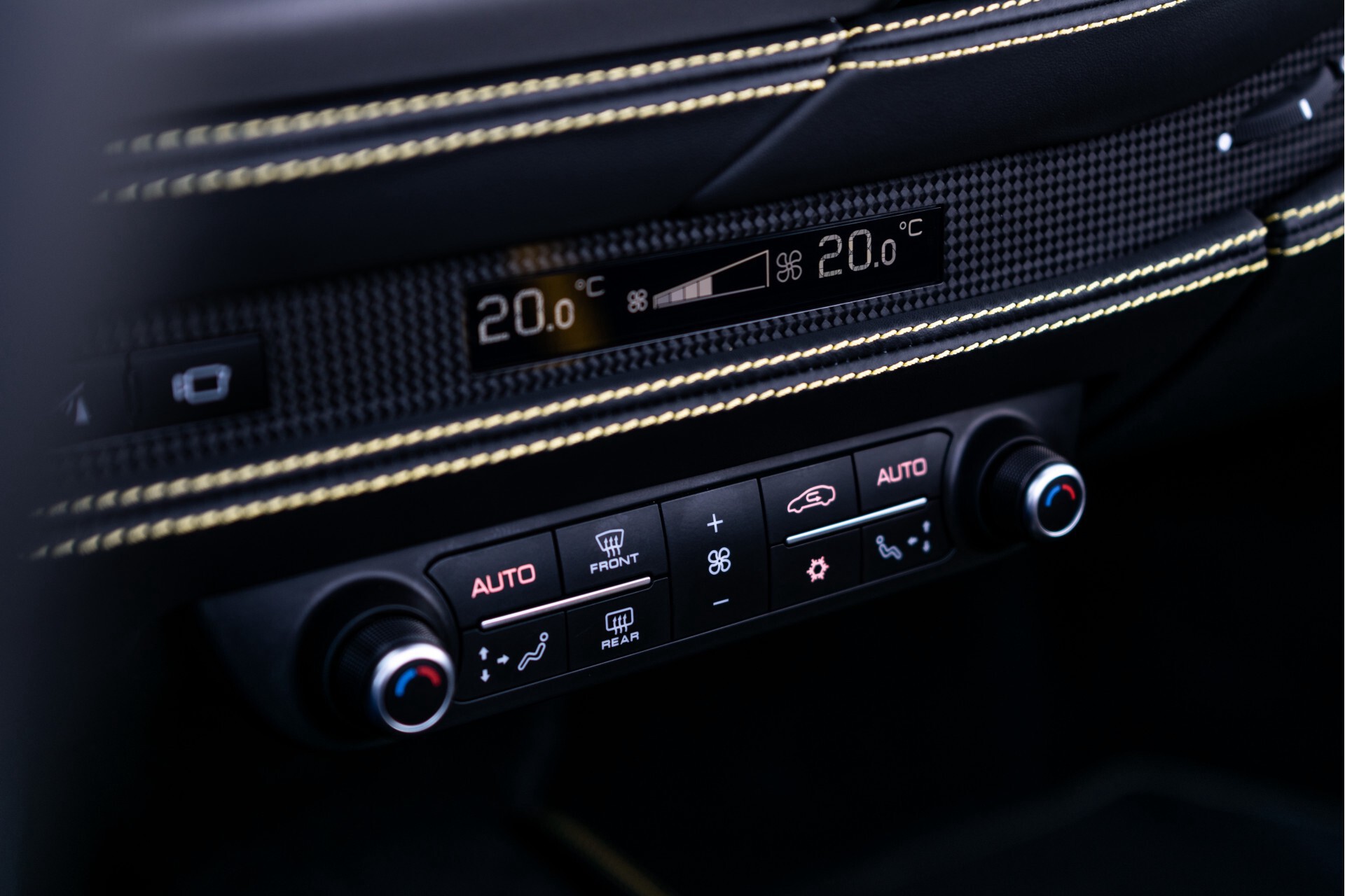 Ferrari F8 Spider 3.9 V8 HELE Full Carbon/Lift/Racing Seats/Passenger Display/Hifi . Foto 19