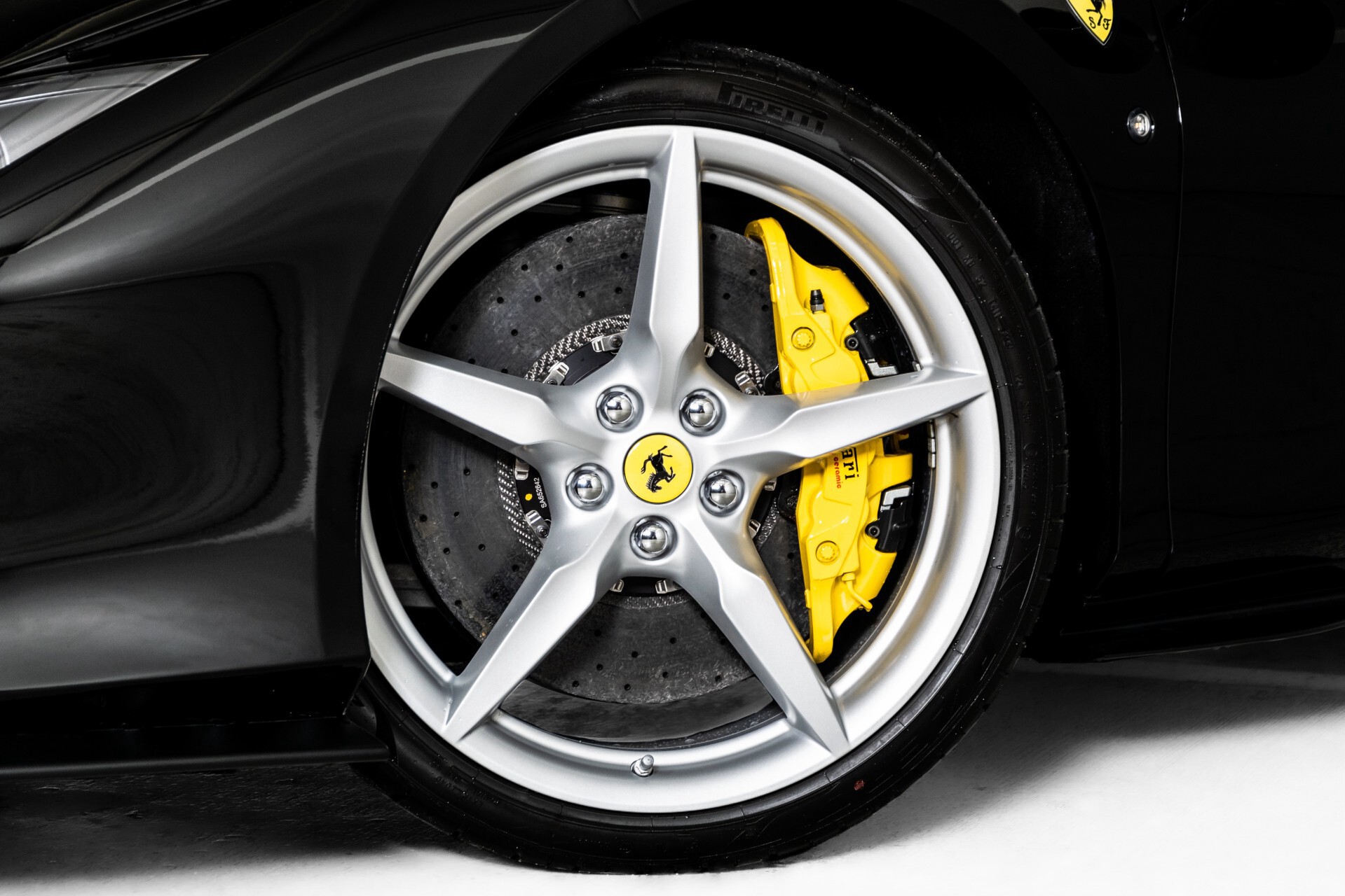 Ferrari F8 Spider 3.9 V8 HELE Full Carbon/Lift/Racing Seats/Passenger Display/Hifi . Foto 67