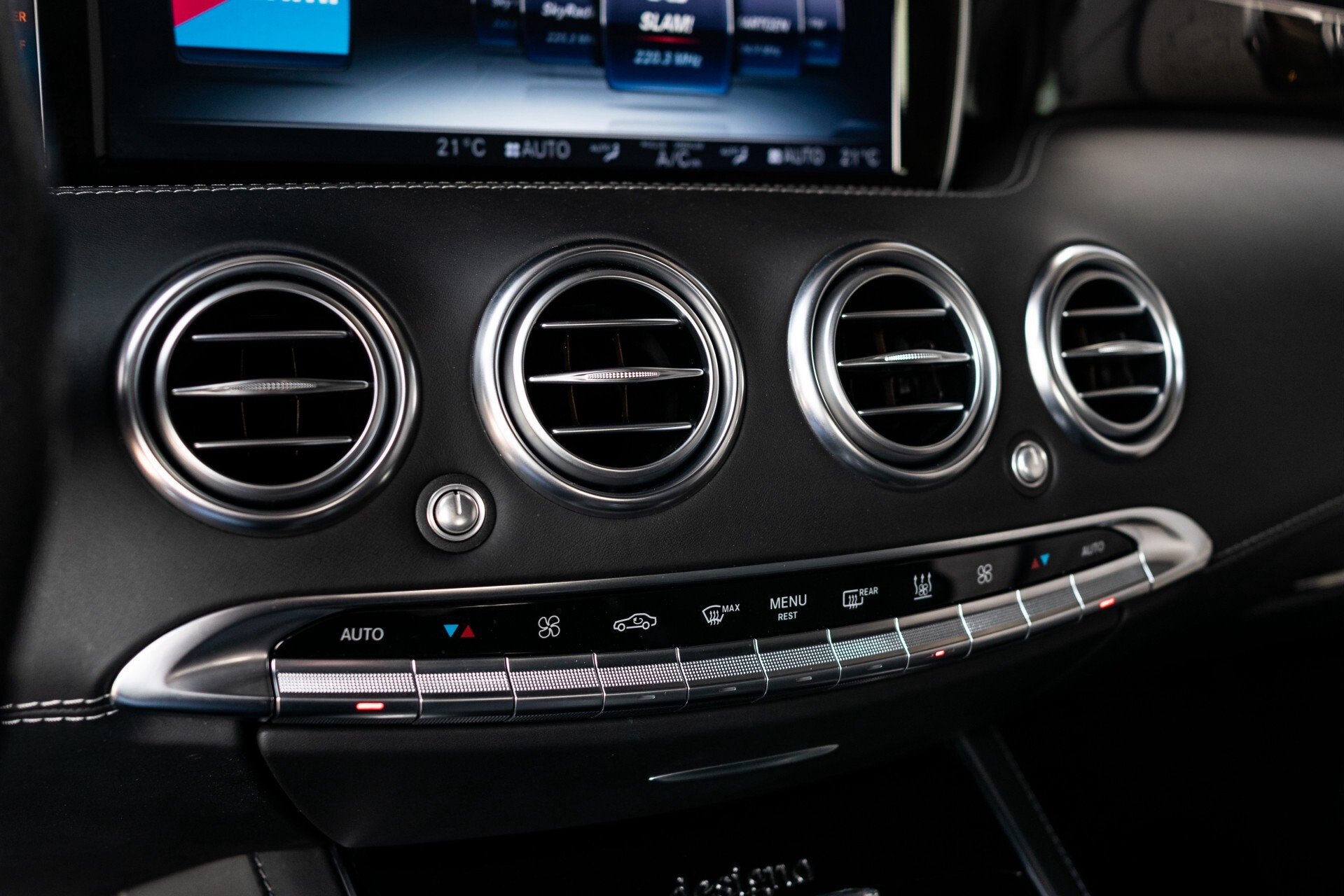 Mercedes-Benz S-Klasse Coupe 63 AMG 4-M Designo/Magic Sky/Burmester3D/Driverspack/Standkachel Aut7 . Foto 26